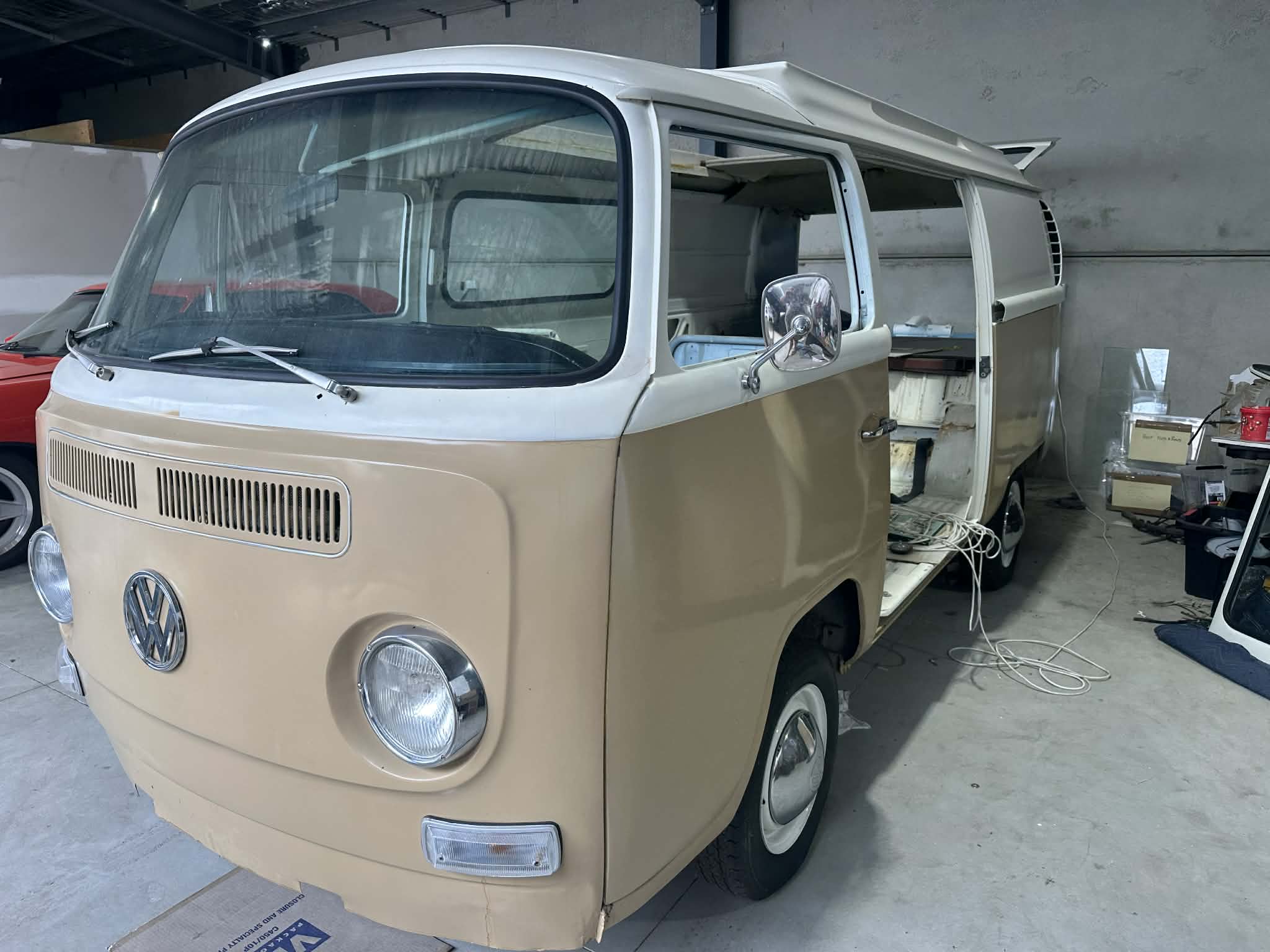 1969 VOLKSWAGEN KOMBI 4 SP MANUAL VAN