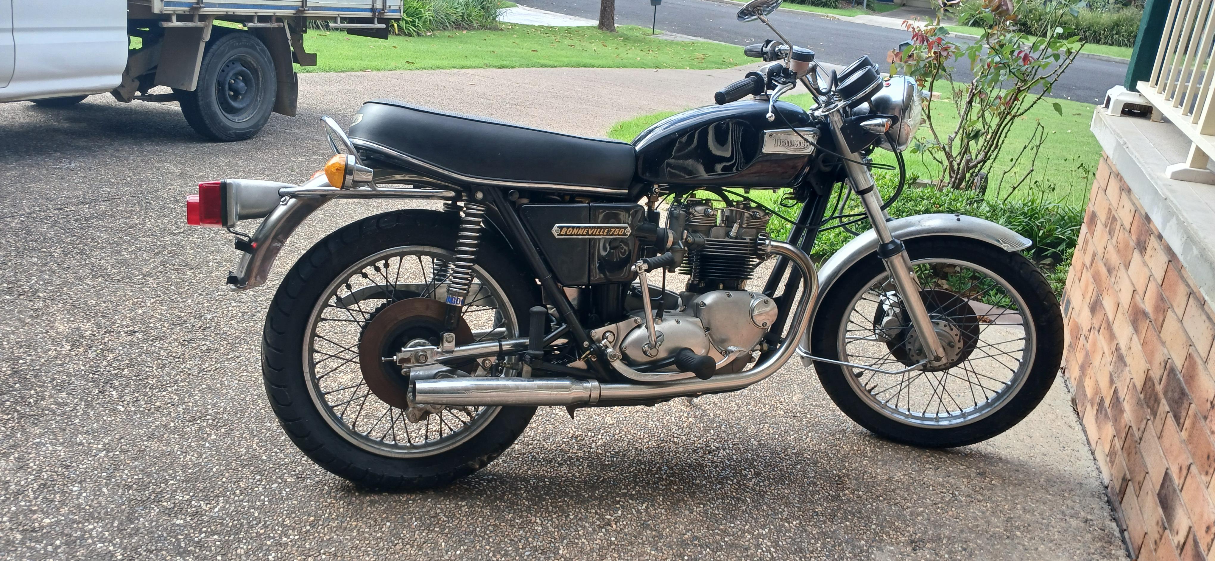 1976 TRIUMPH BONNEVILLE T140 ROAD