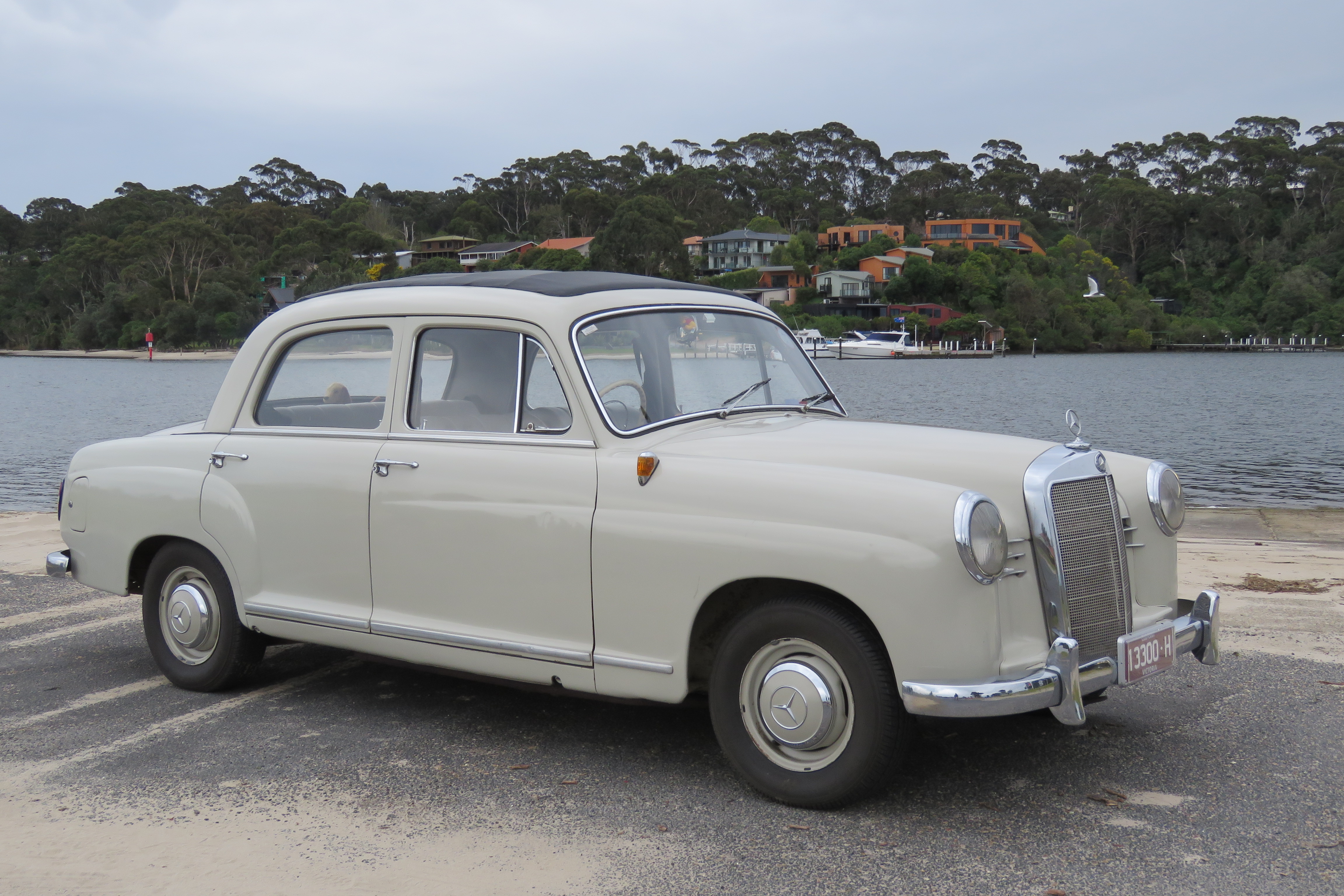1957 MERCEDES-BENZ 180B PONTON SEDAN