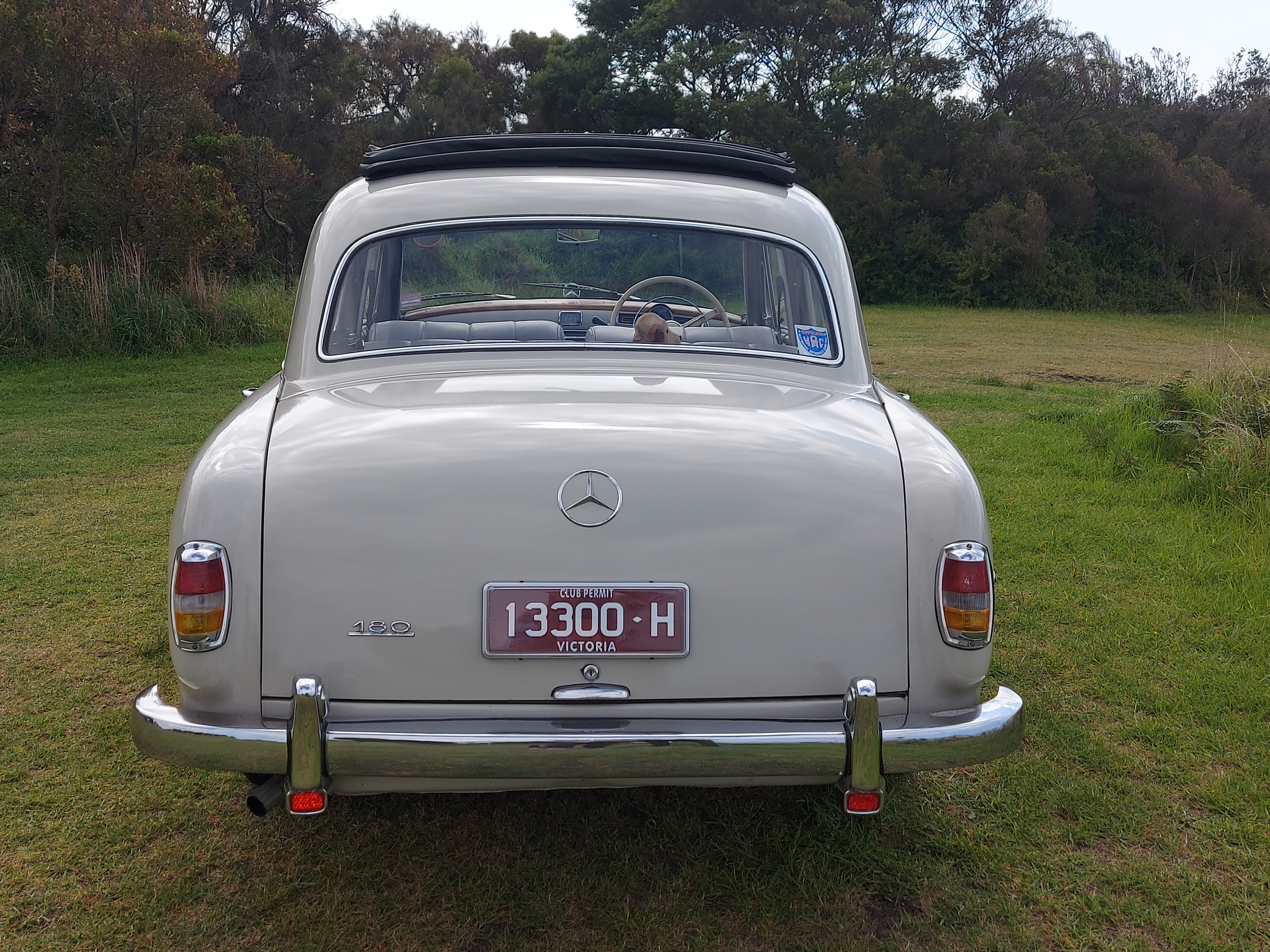 1957 MERCEDES-BENZ 180B PONTON SEDAN