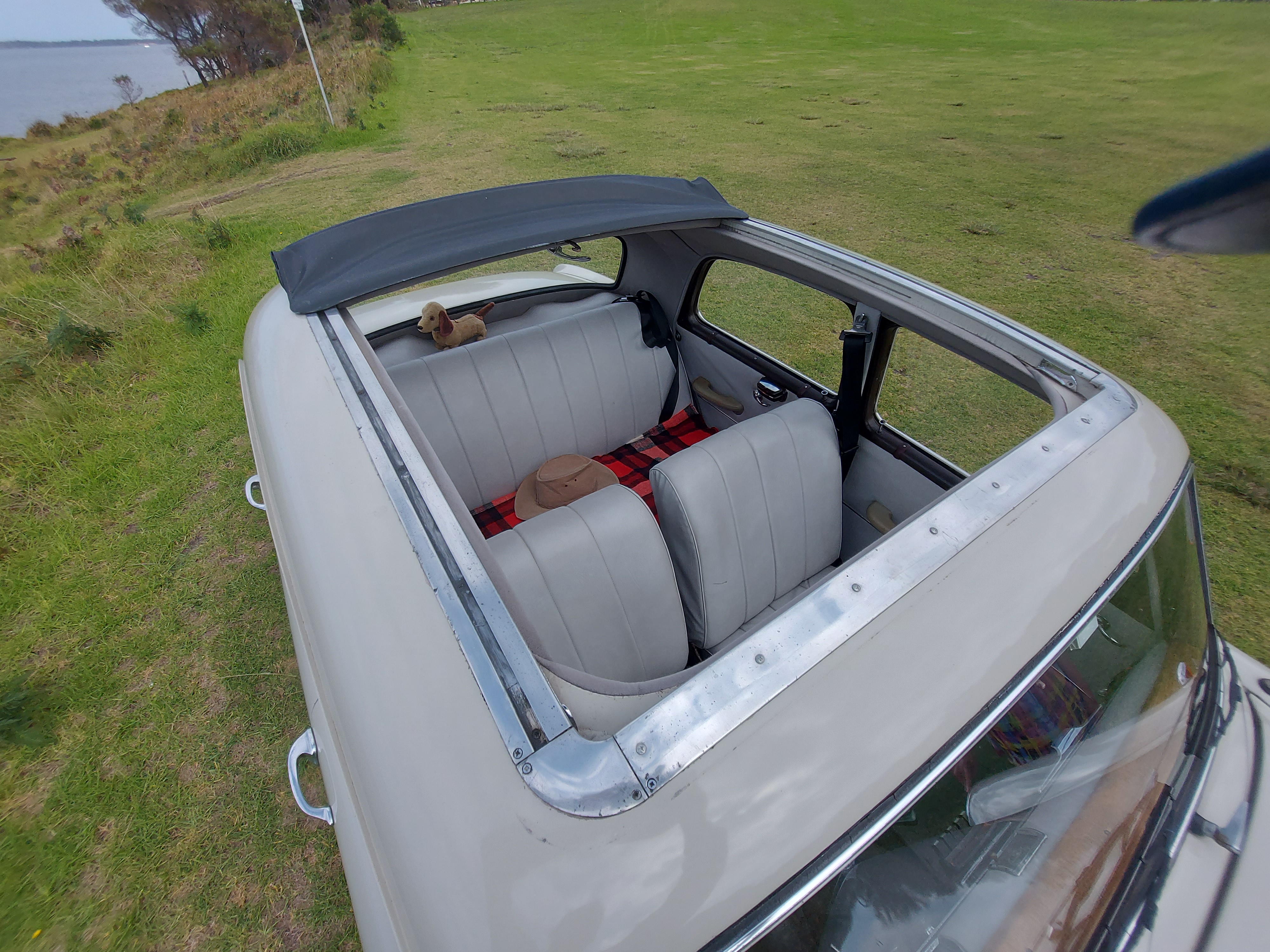 1957 MERCEDES-BENZ 180B PONTON SEDAN