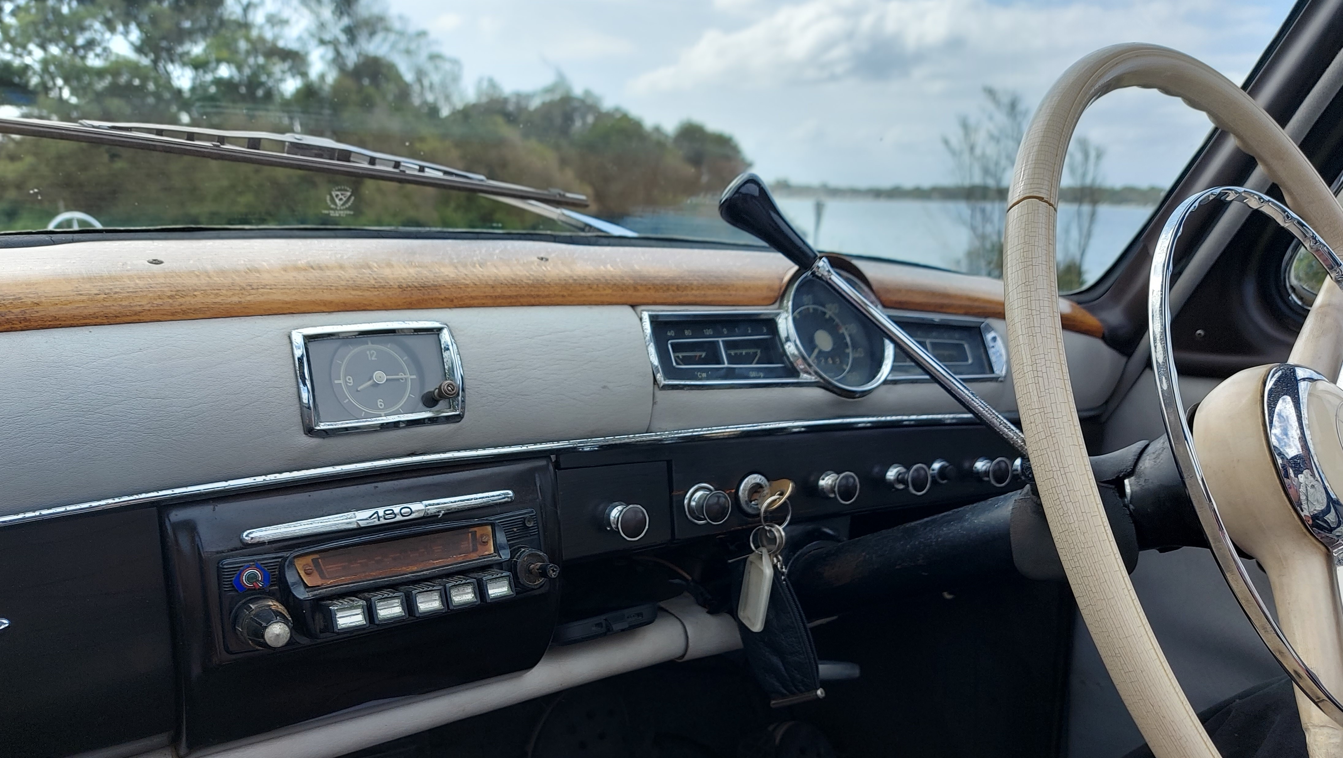 1957 MERCEDES-BENZ 180B PONTON SEDAN