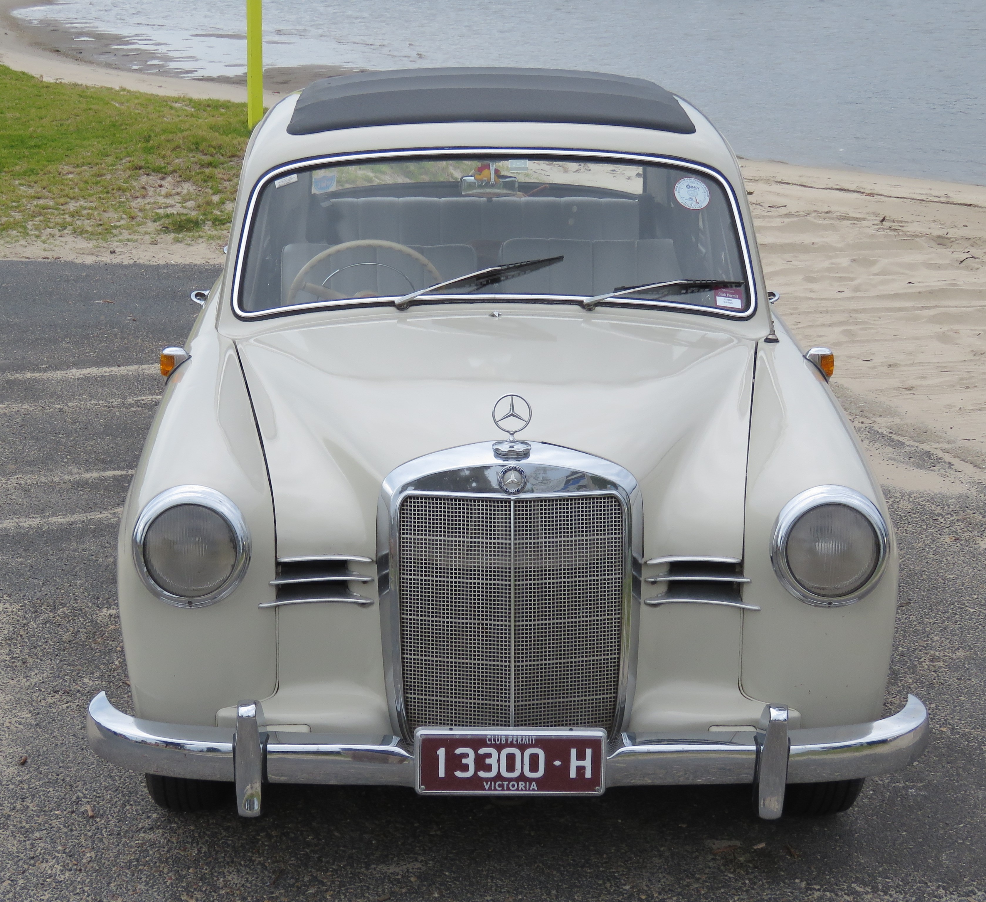 1957 MERCEDES-BENZ 180B PONTON SEDAN