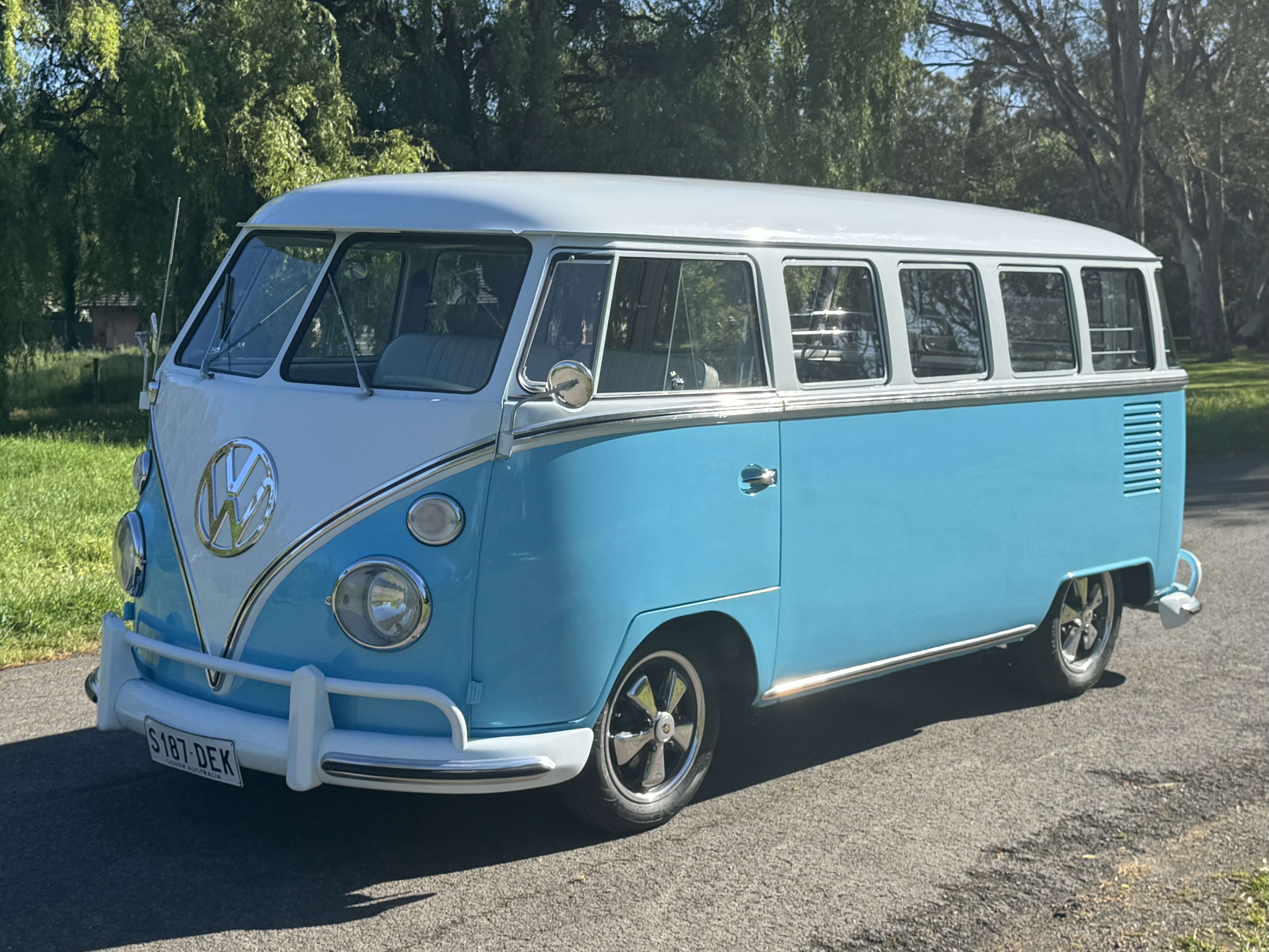 1963 VOLKSWAGEN KOMBI DELUXE MANUAL BUS 
