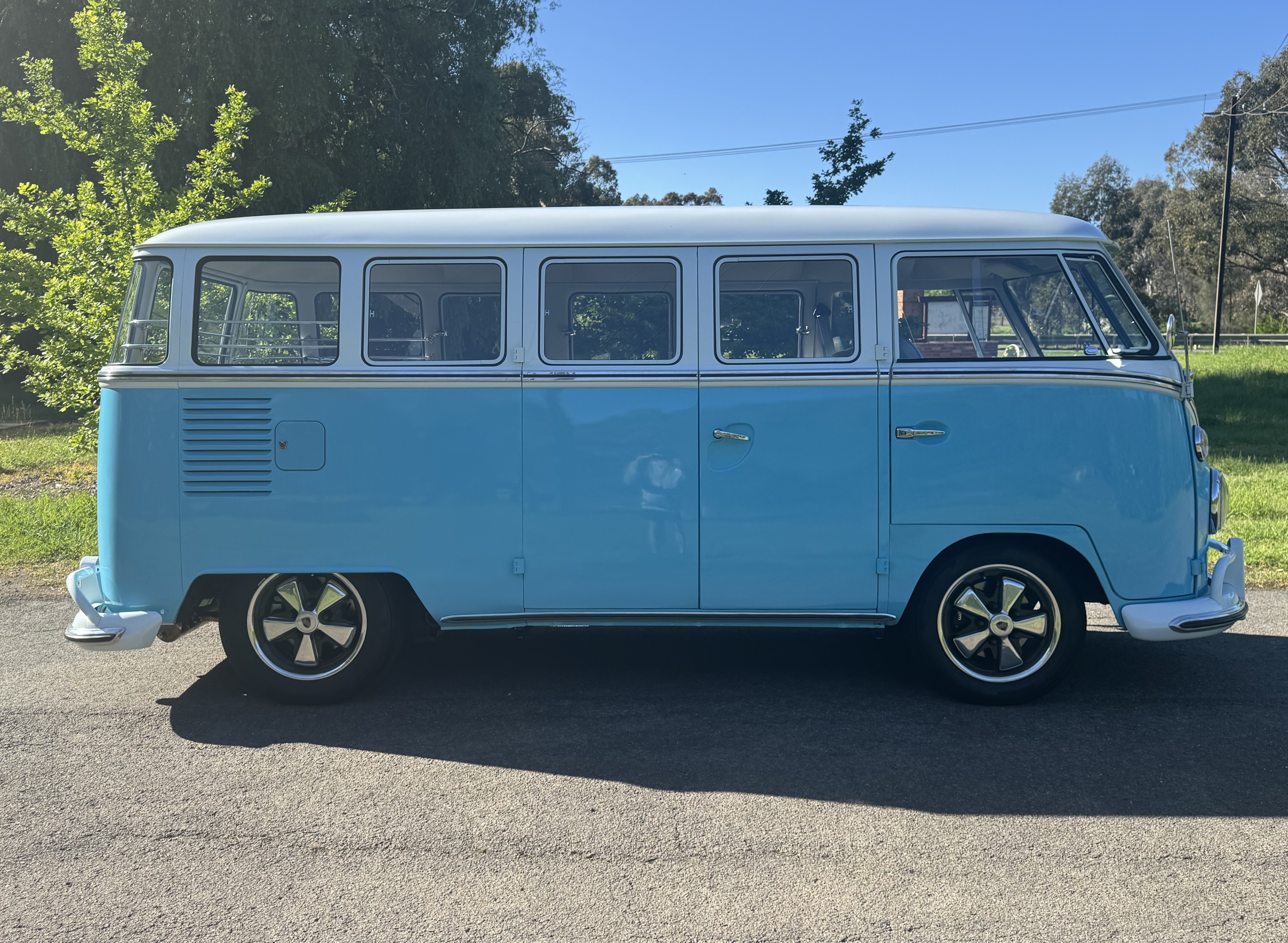 1963 VOLKSWAGEN KOMBI DELUXE MANUAL BUS 