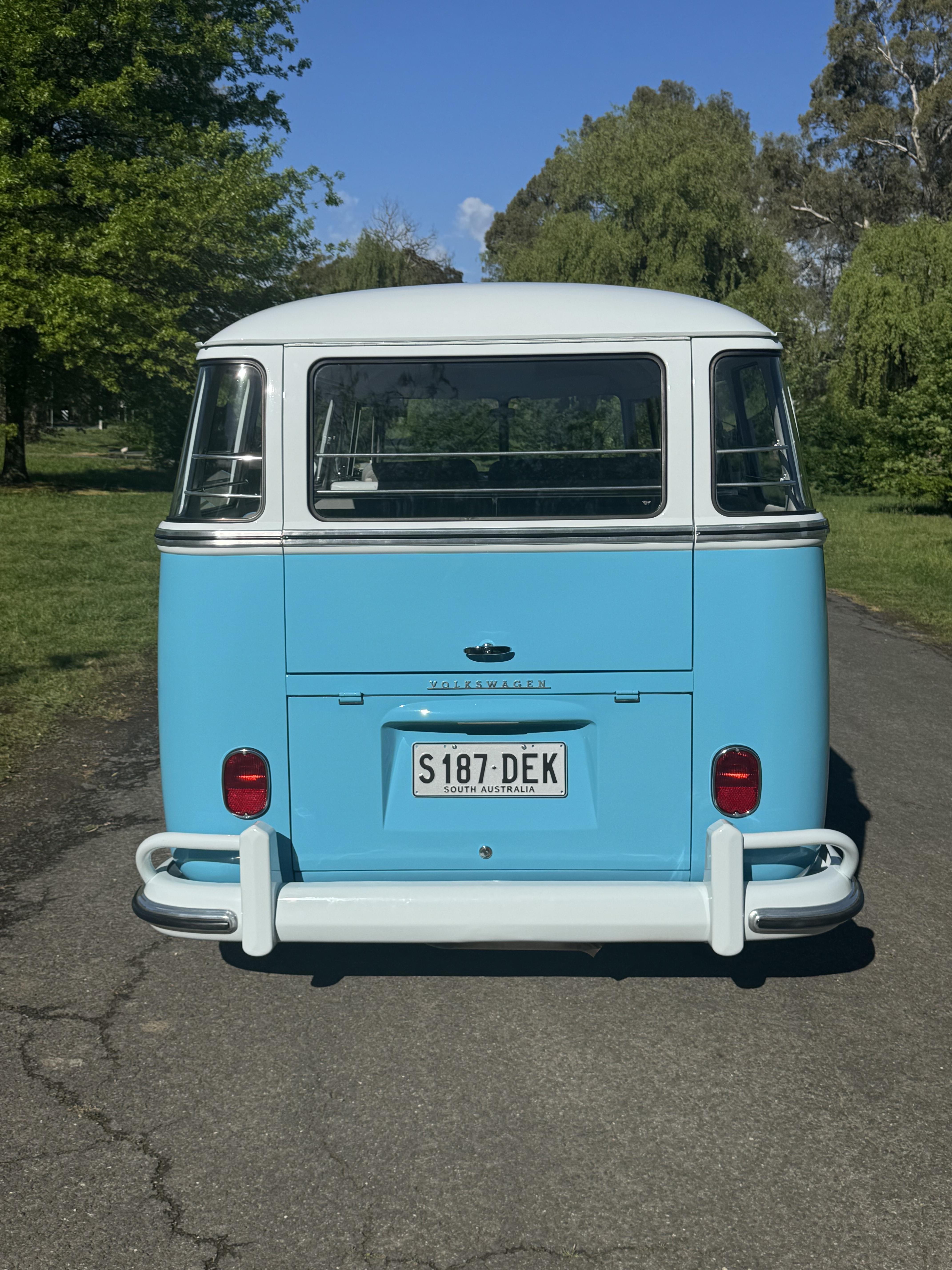 1963 VOLKSWAGEN KOMBI DELUXE MANUAL BUS 