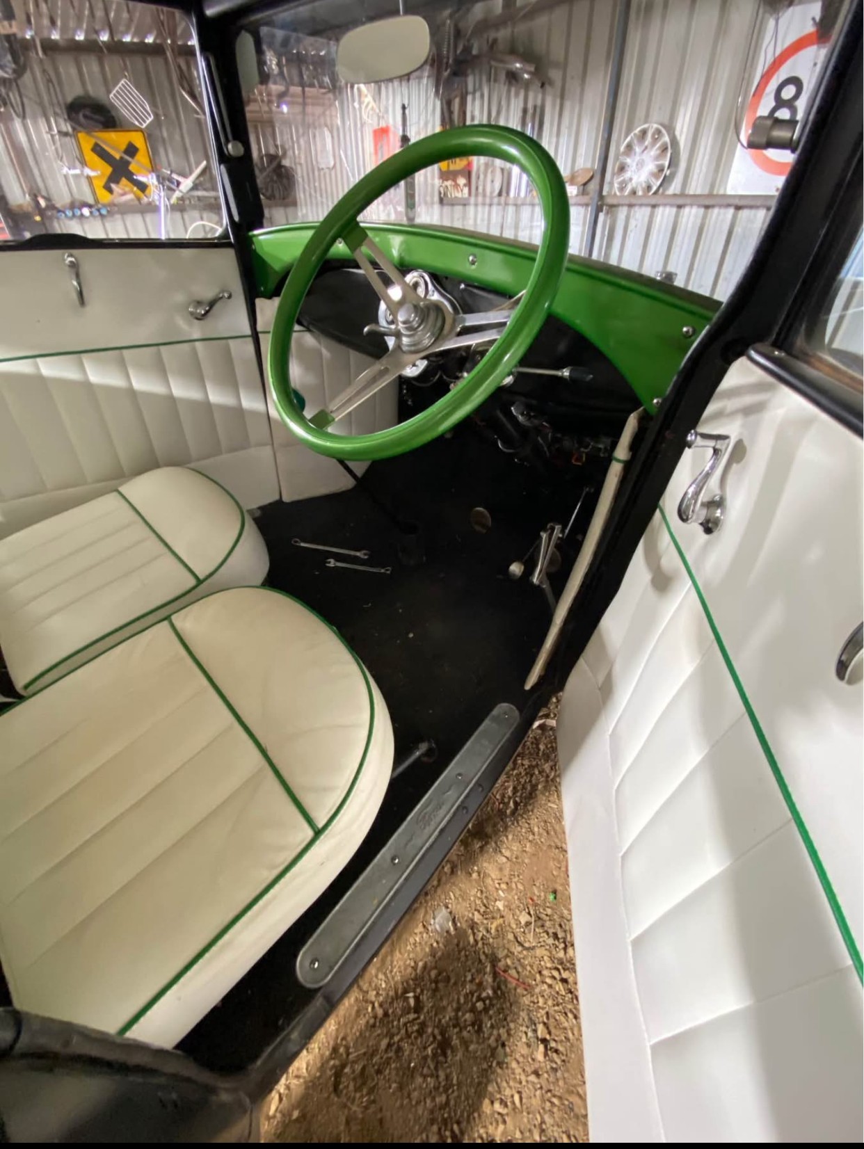 1928 FORD MODEL A TUDOR