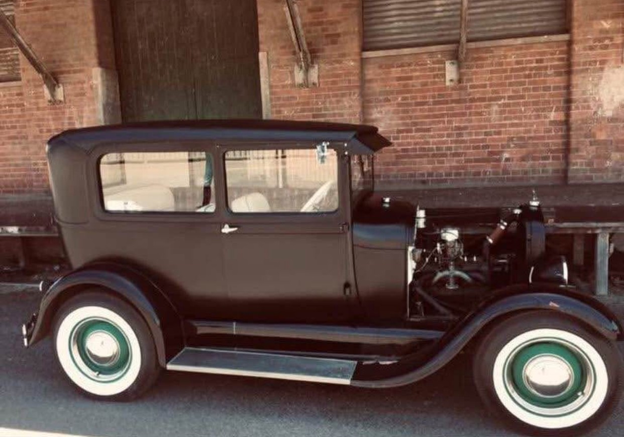 1928 FORD MODEL A TUDOR