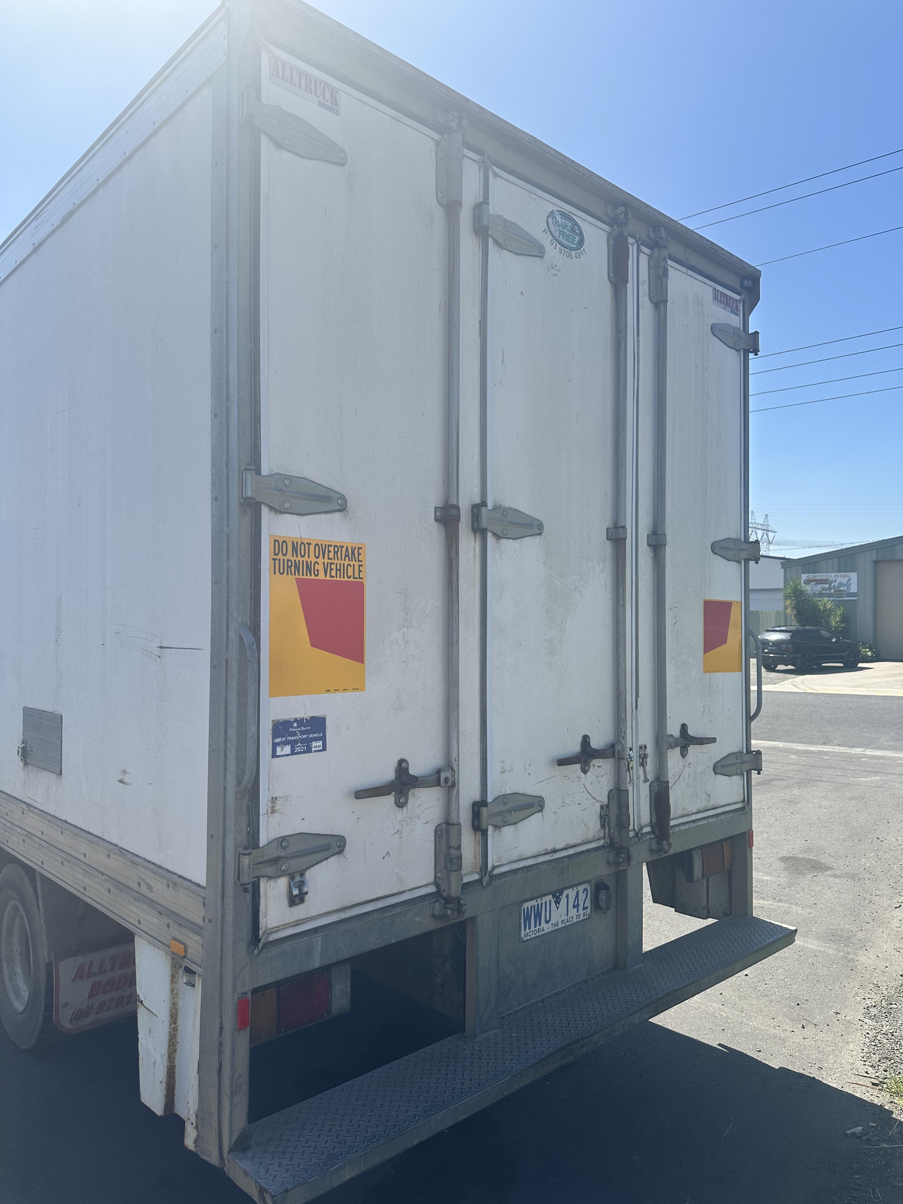 2008 FUSO FIGHTER 6 FREEZER TRUCK 