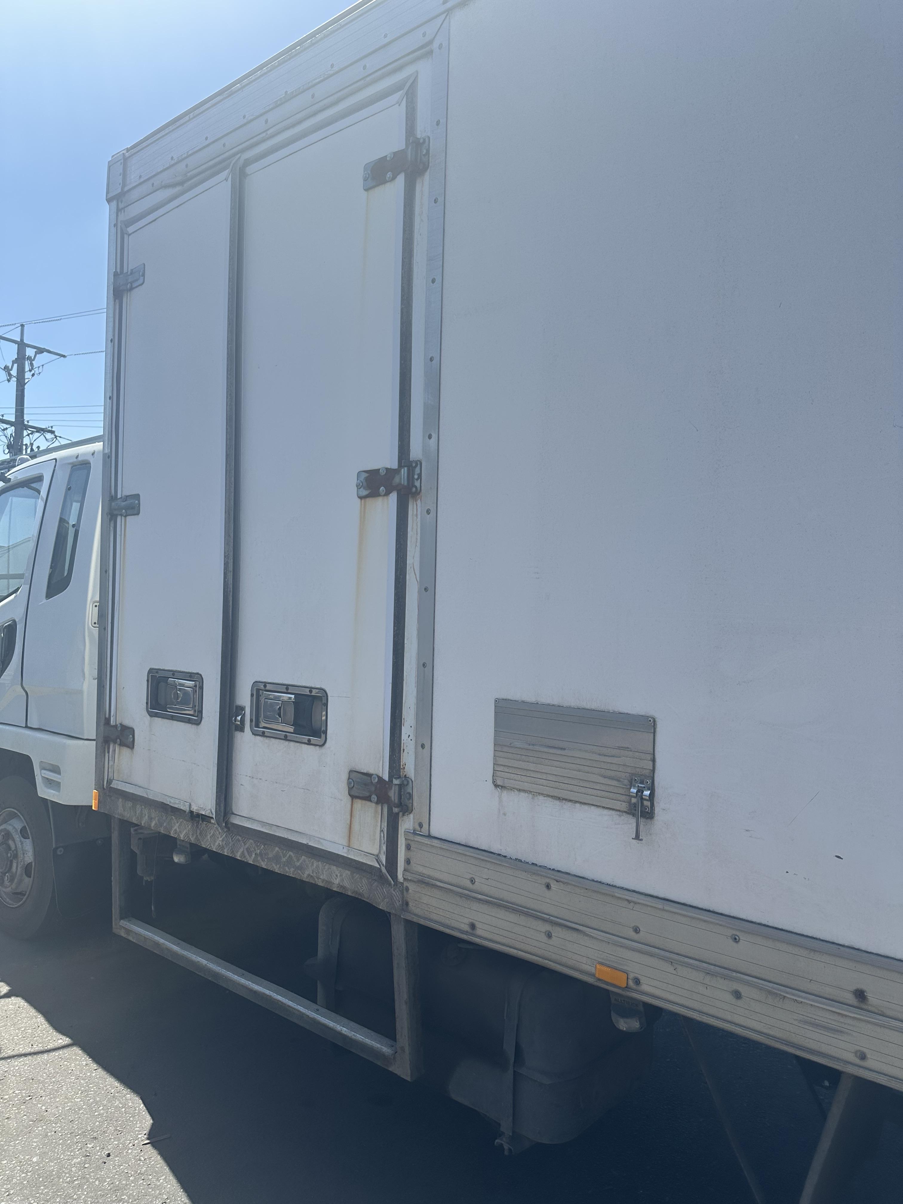 2008 FUSO FIGHTER 6 FREEZER TRUCK 