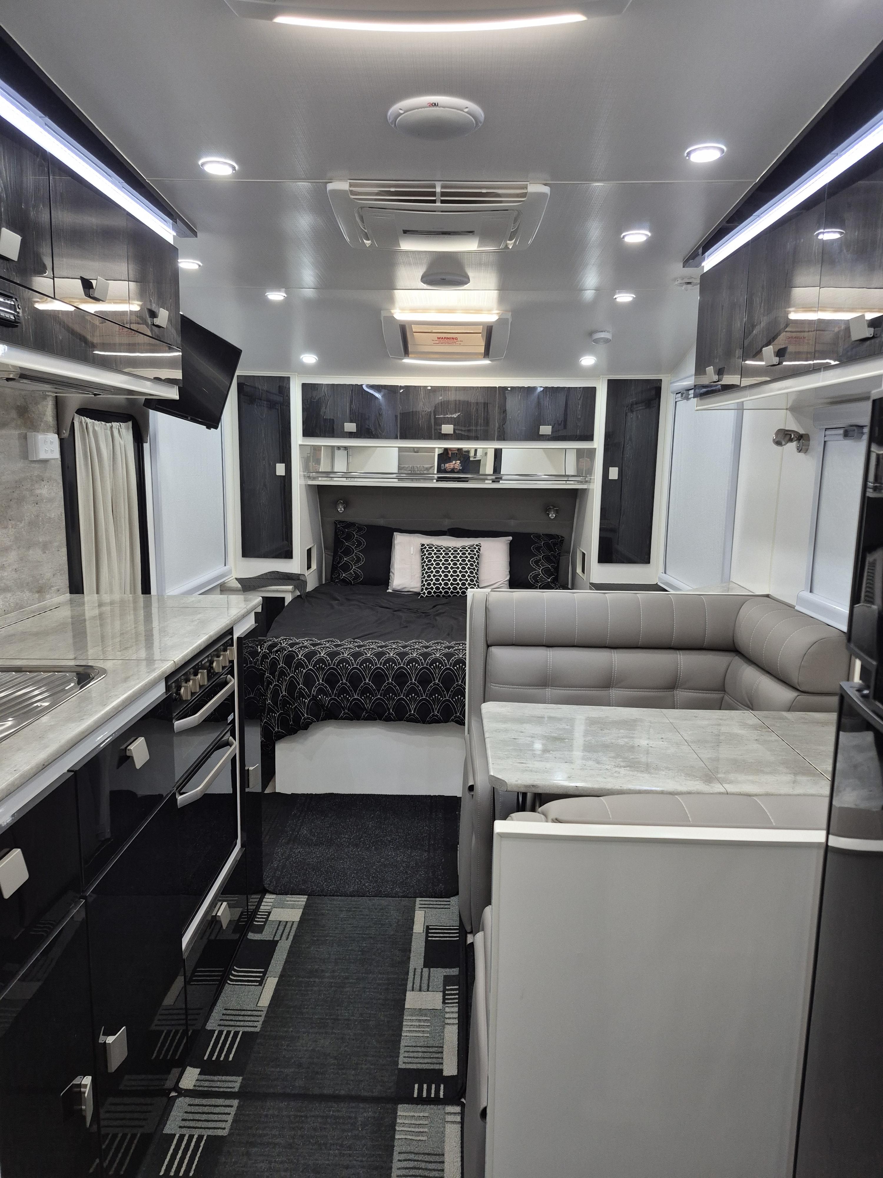2020 ESSENTIAL CARAVANS OUTLANDER DESIGN 4 19ft 8 CARAVAN