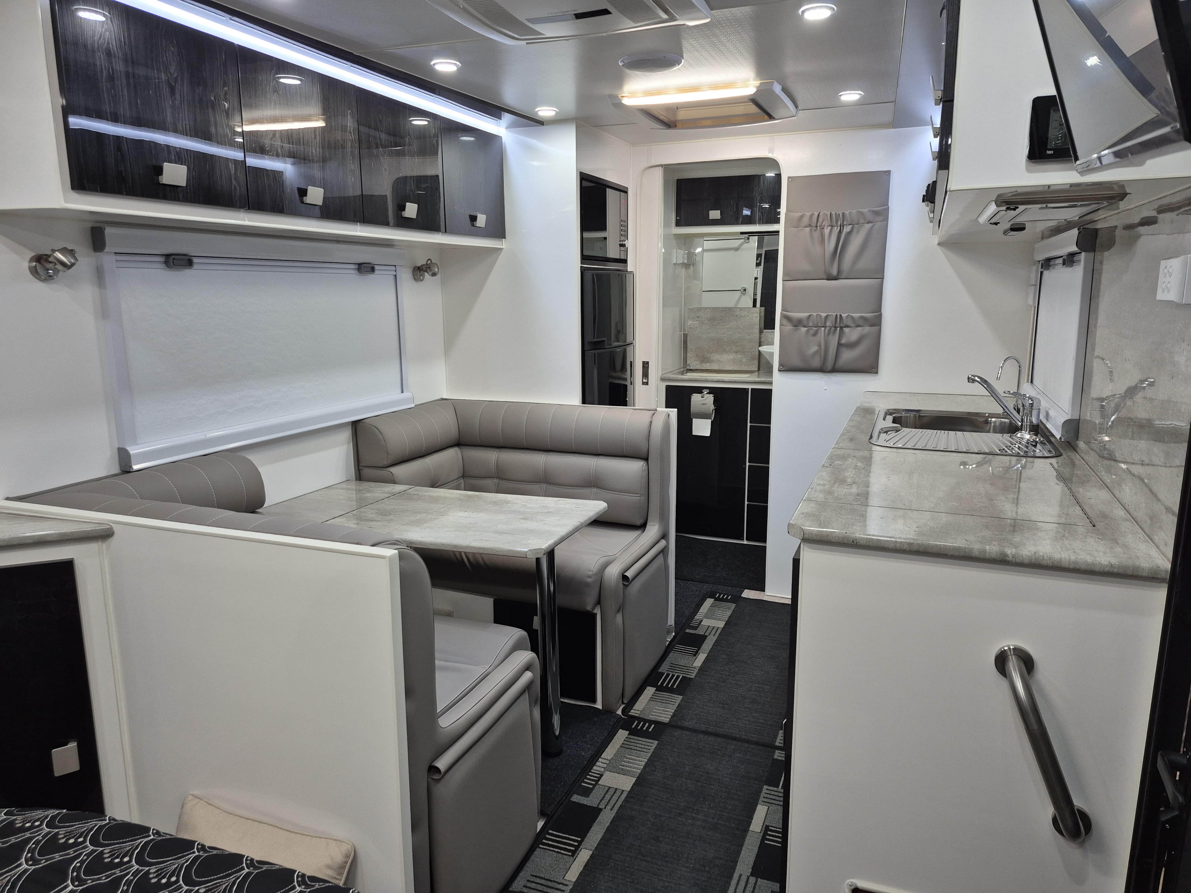 2020 ESSENTIAL CARAVANS OUTLANDER DESIGN 4 19ft 8 CARAVAN