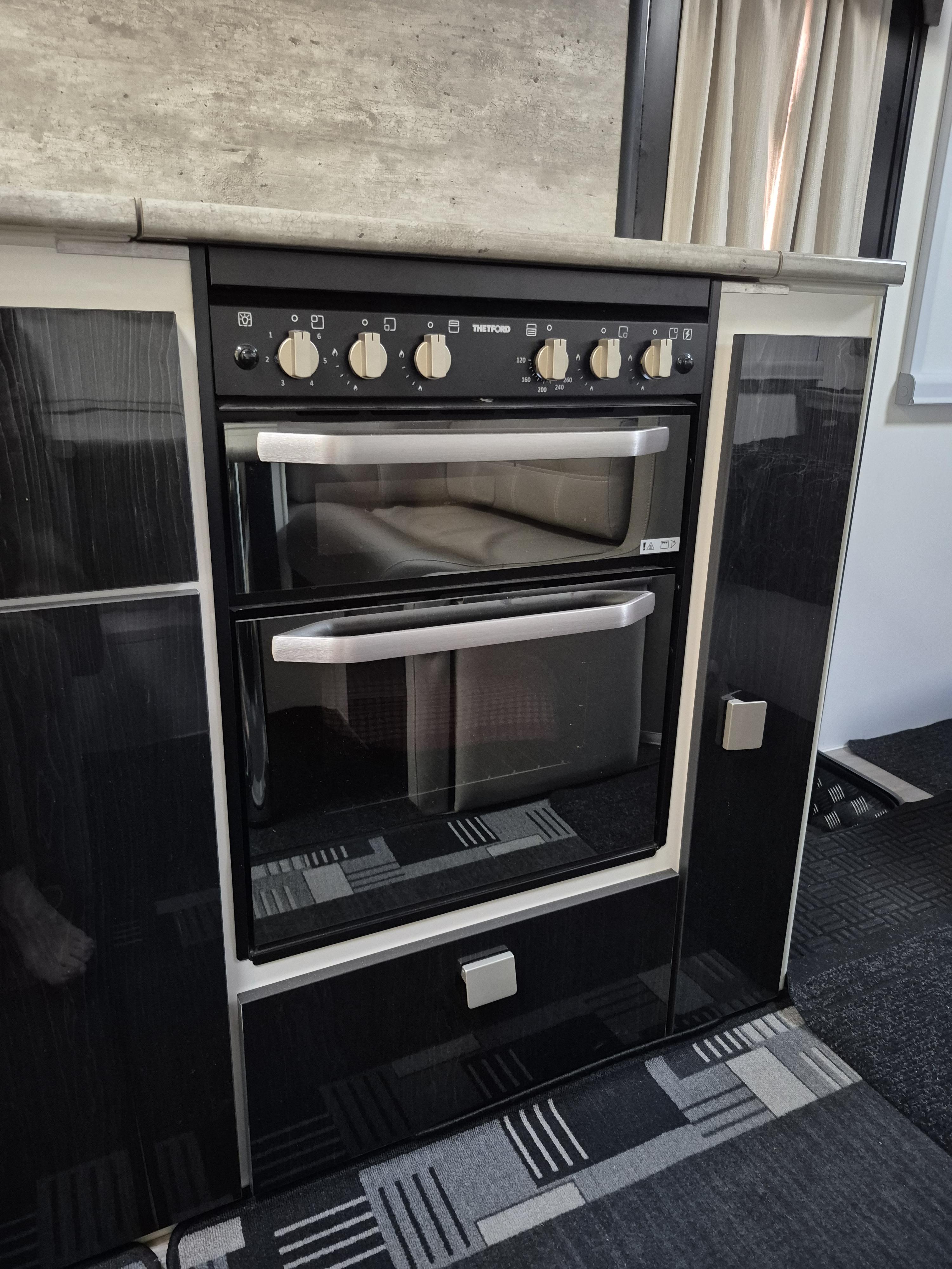 2020 ESSENTIAL CARAVANS OUTLANDER DESIGN 4 19ft 8 CARAVAN