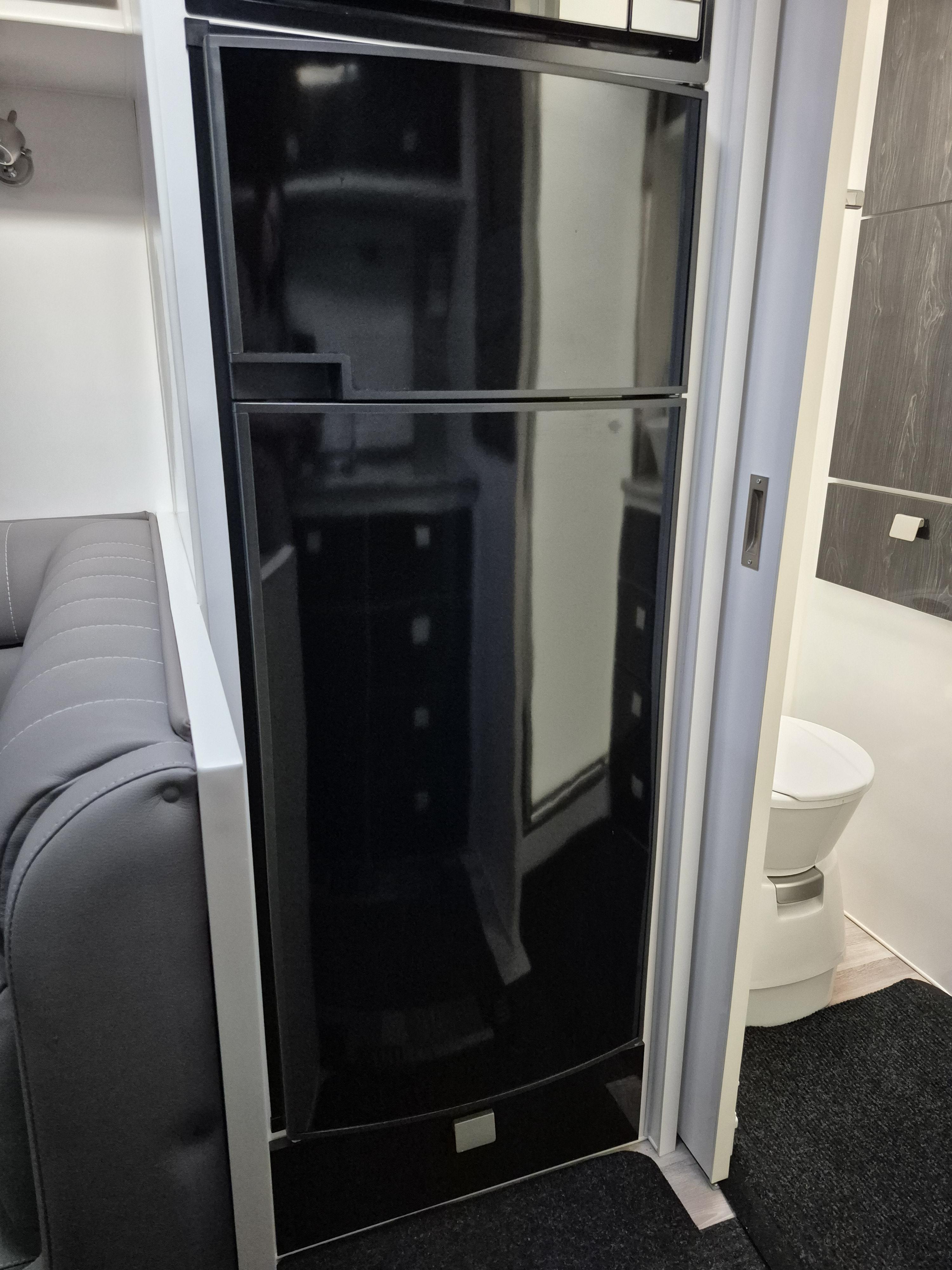 2020 ESSENTIAL CARAVANS OUTLANDER DESIGN 4 19ft 8 CARAVAN