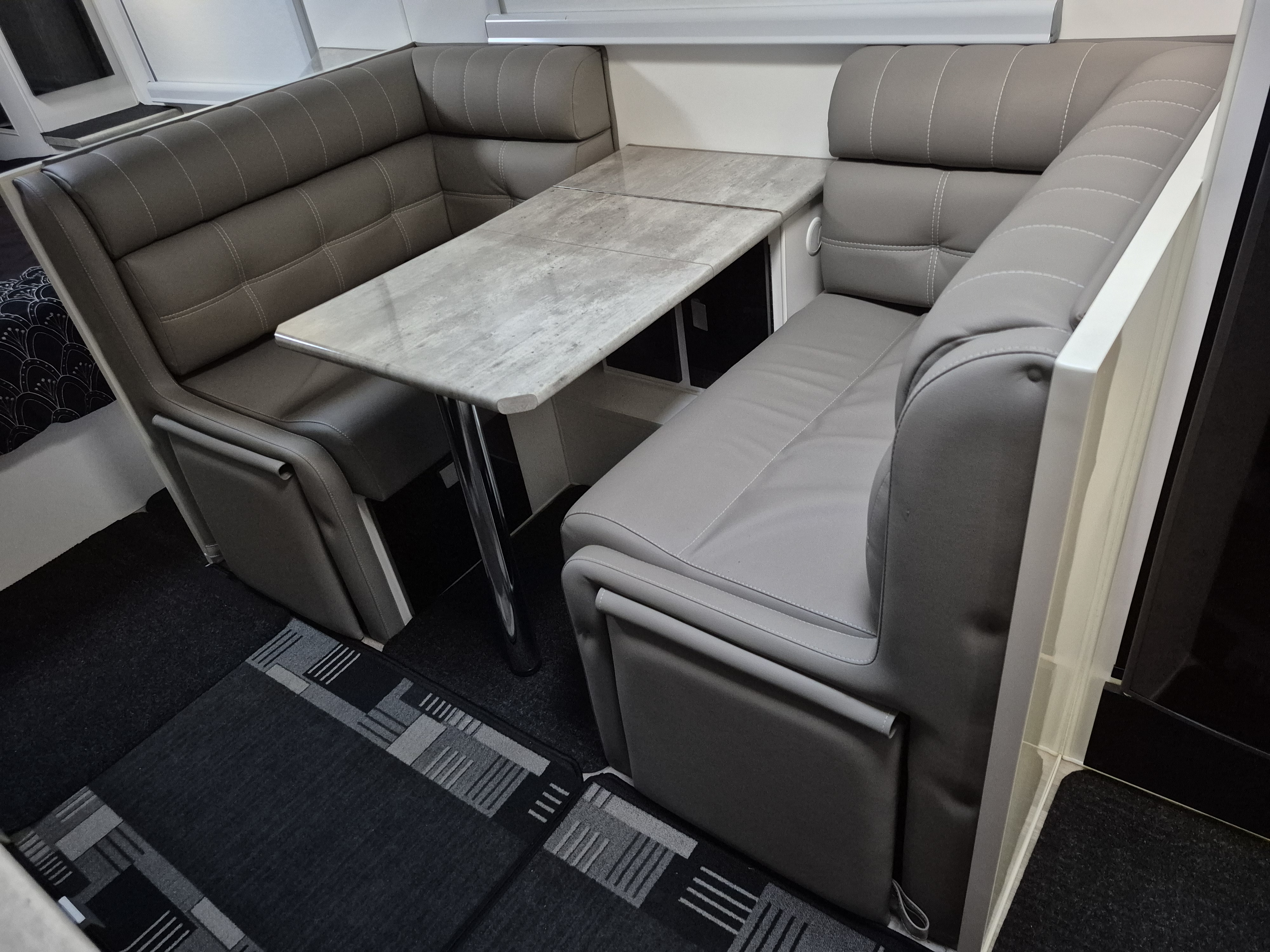 2020 ESSENTIAL CARAVANS OUTLANDER DESIGN 4 19ft 8 CARAVAN