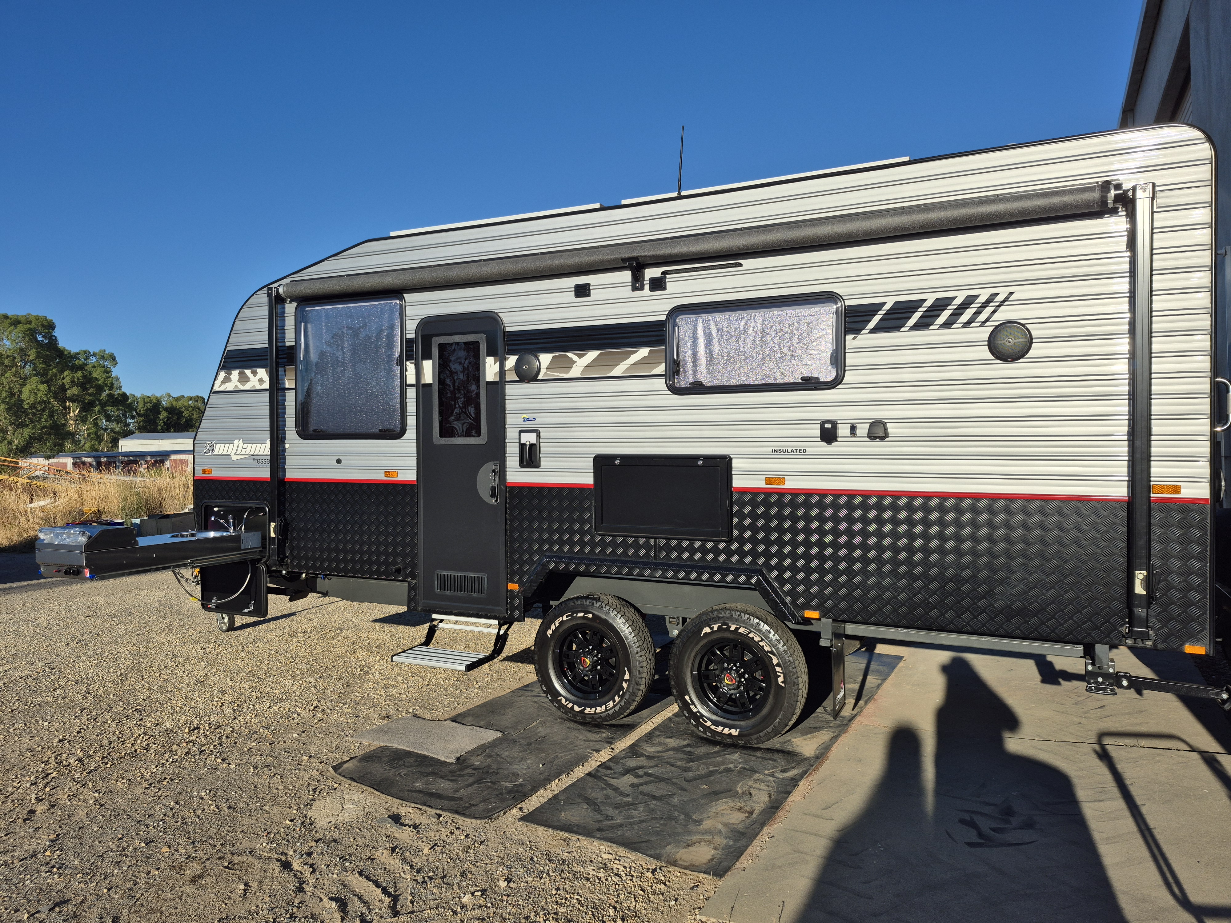 2020 ESSENTIAL CARAVANS OUTLANDER DESIGN 4 19ft 8 CARAVAN