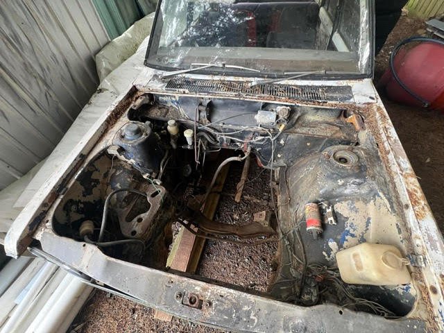 1971 DATSUN 1600 4D SEDAN