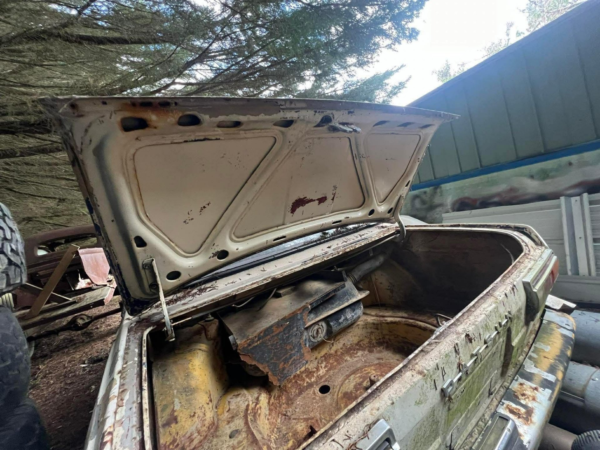 1971971 DATSUN 1600 4D SEDAN
