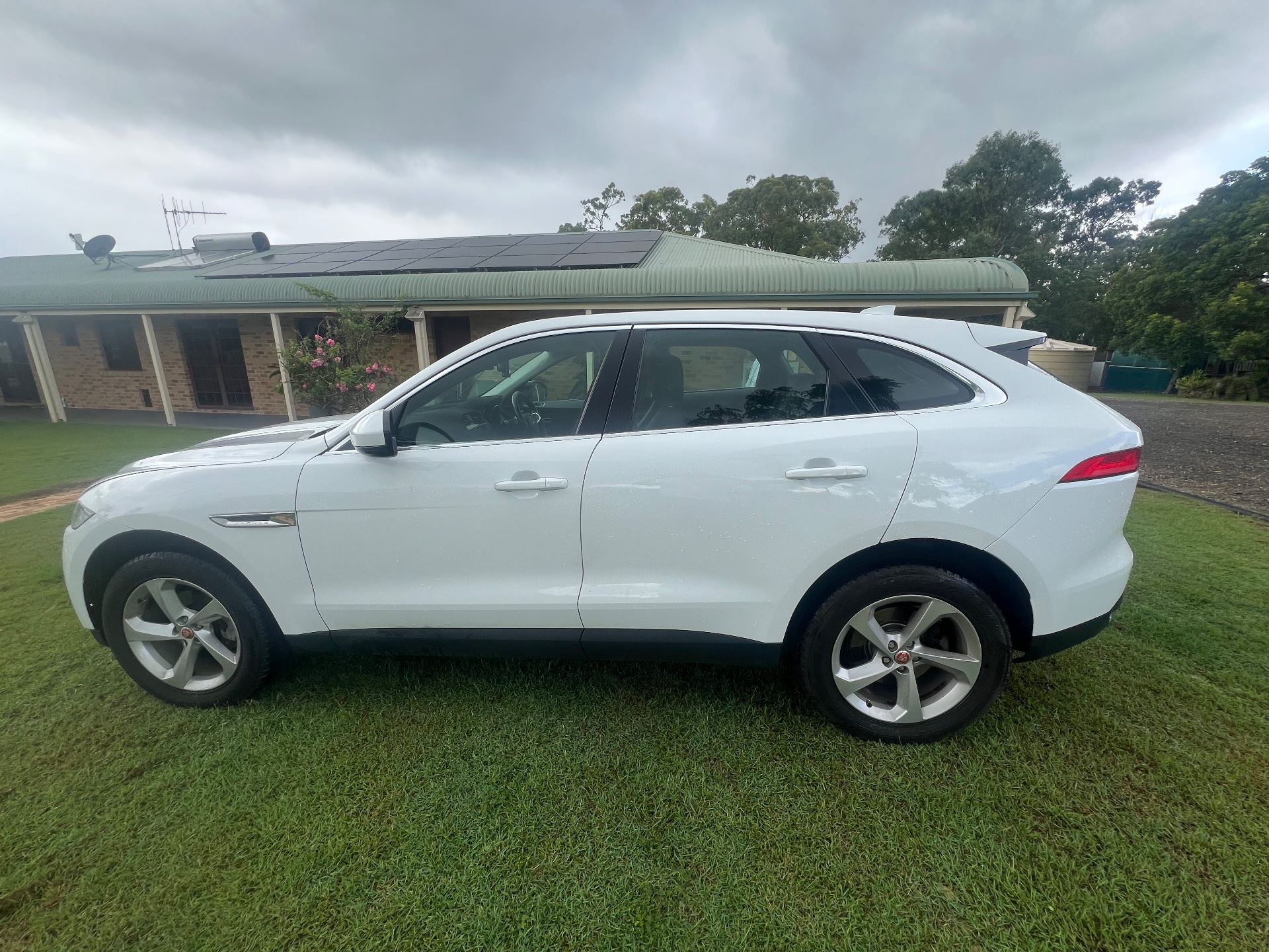 2017 JAGUAR F-PACE MY17 20d Prestige AWD 8 SP AUTOMATIC 4D WAGON
