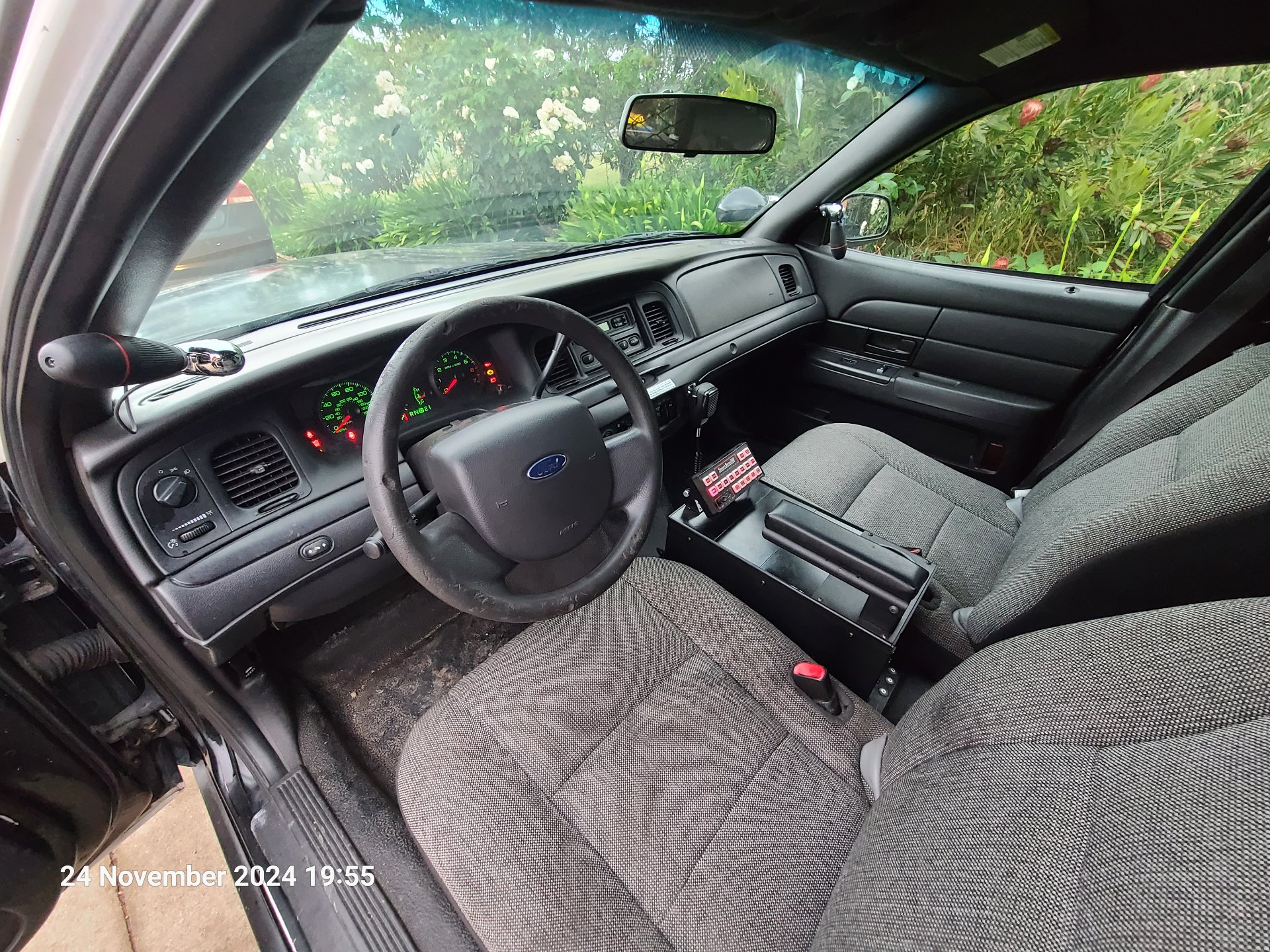 2010 FORD CROWN VICTORIA POLICE INTERCEPTOR SEDAN