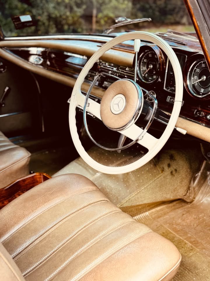 1963 MERCEDES-BENZ 300 SE 3 SP AUTOMATIC 2D COUPE