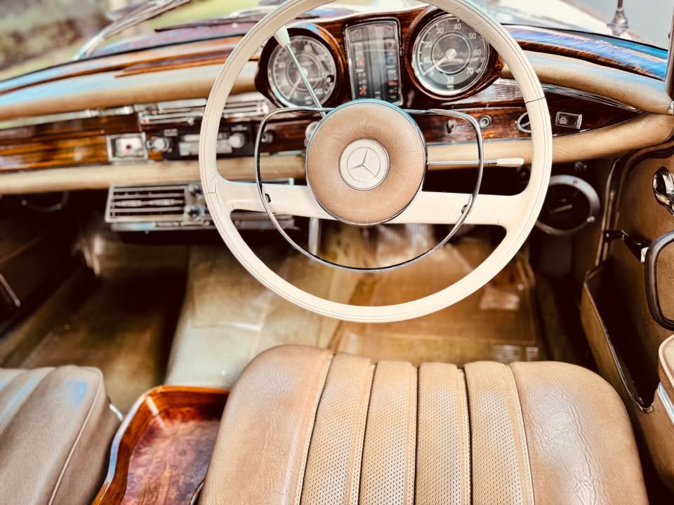 1963 MERCEDES-BENZ 300 SE 3 SP AUTOMATIC 2D COUPE