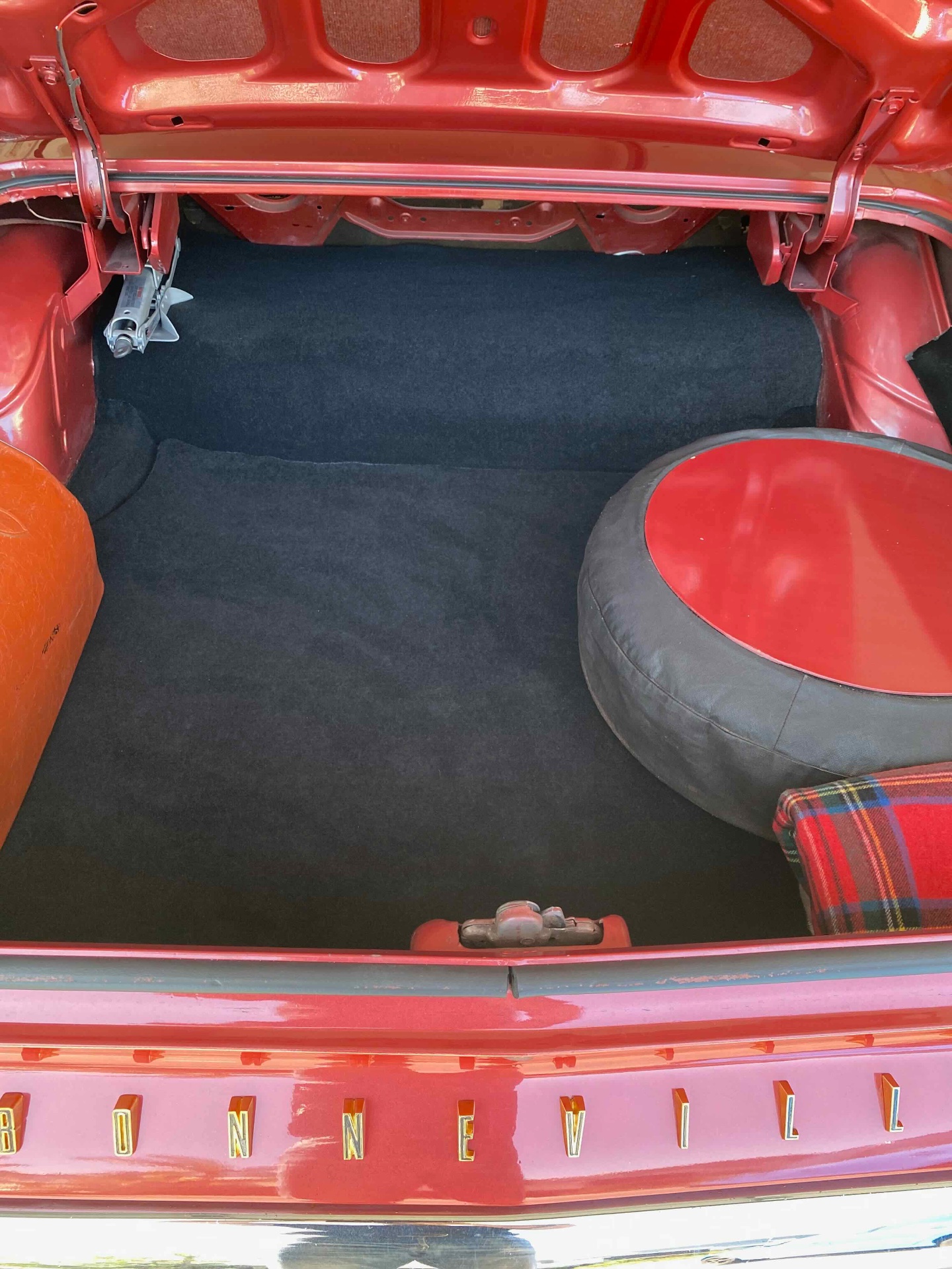 1961 PONTIAC BONNEVILLE SEDAN