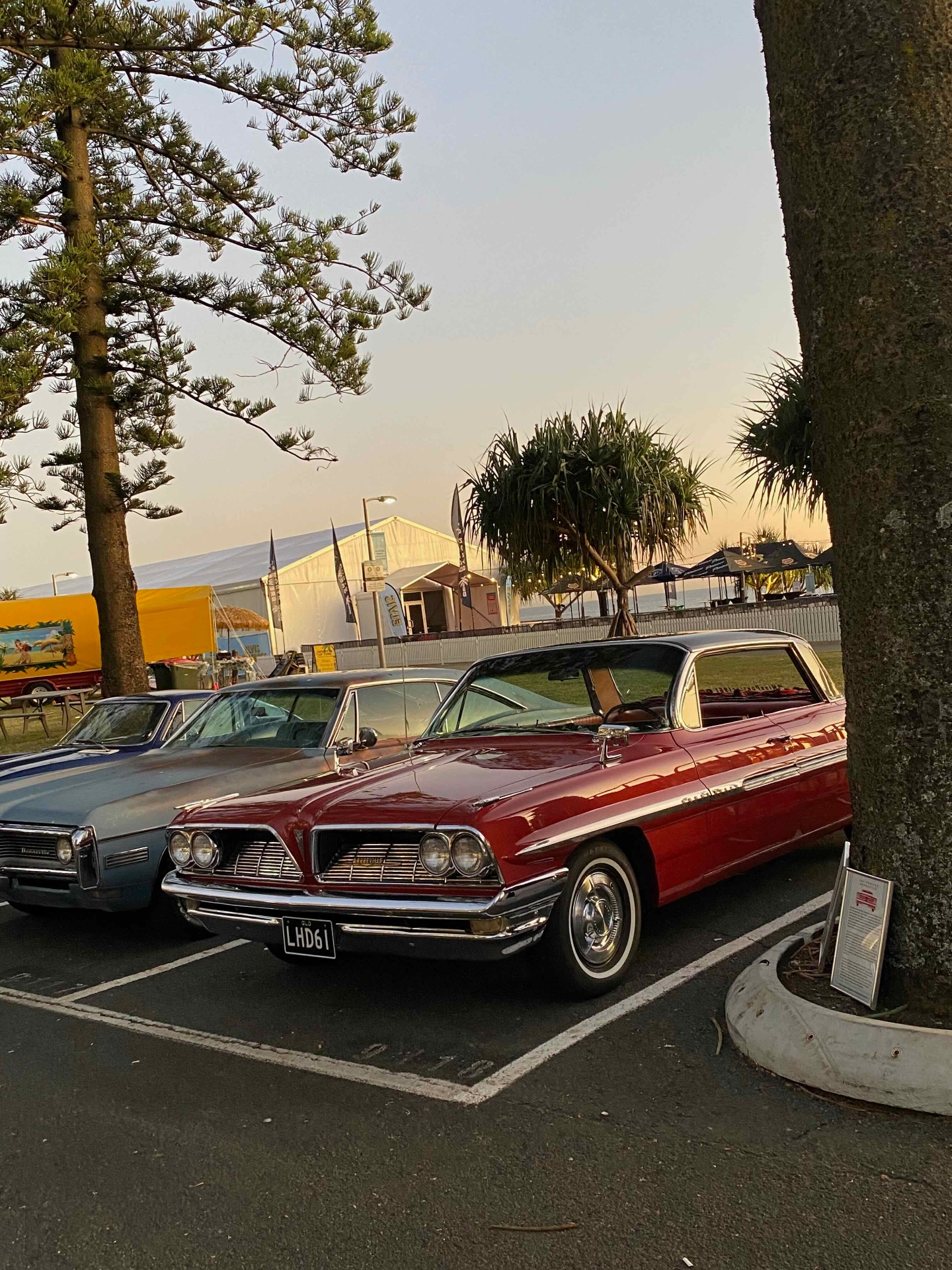 1961 PONTIAC BONNEVILLE SEDAN
