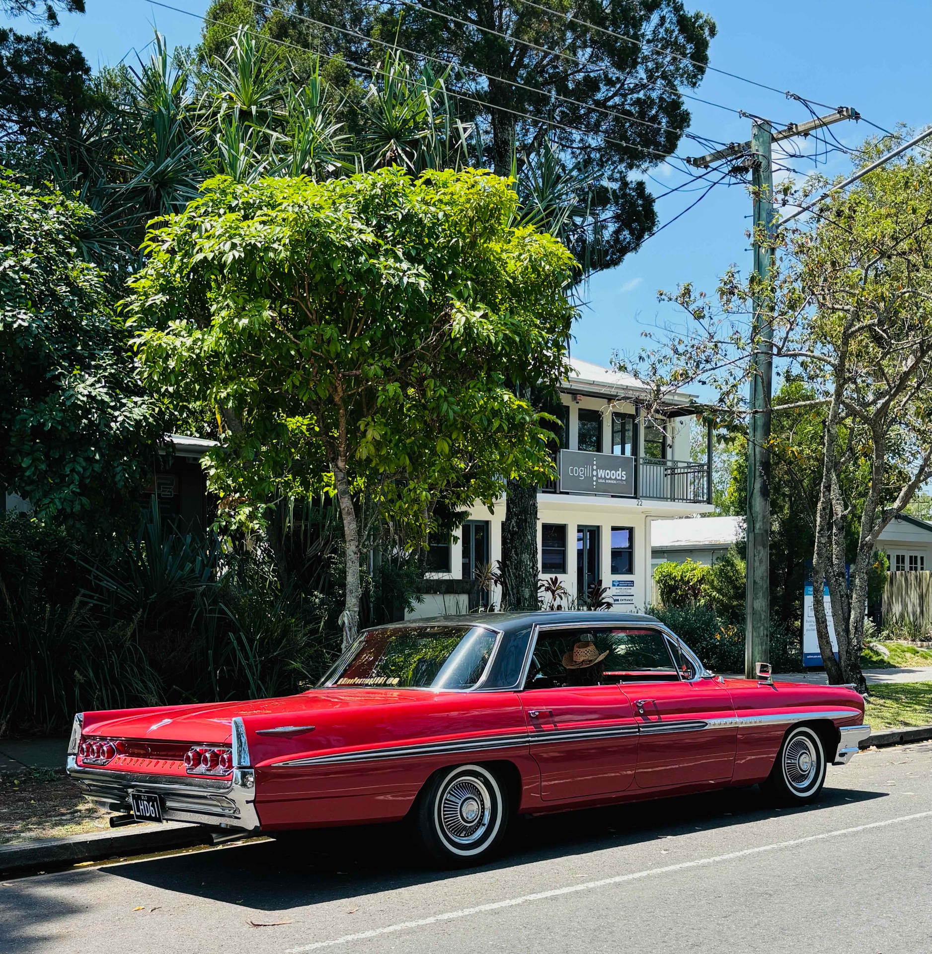 1961 PONTIAC BONNEVILLE SEDAN