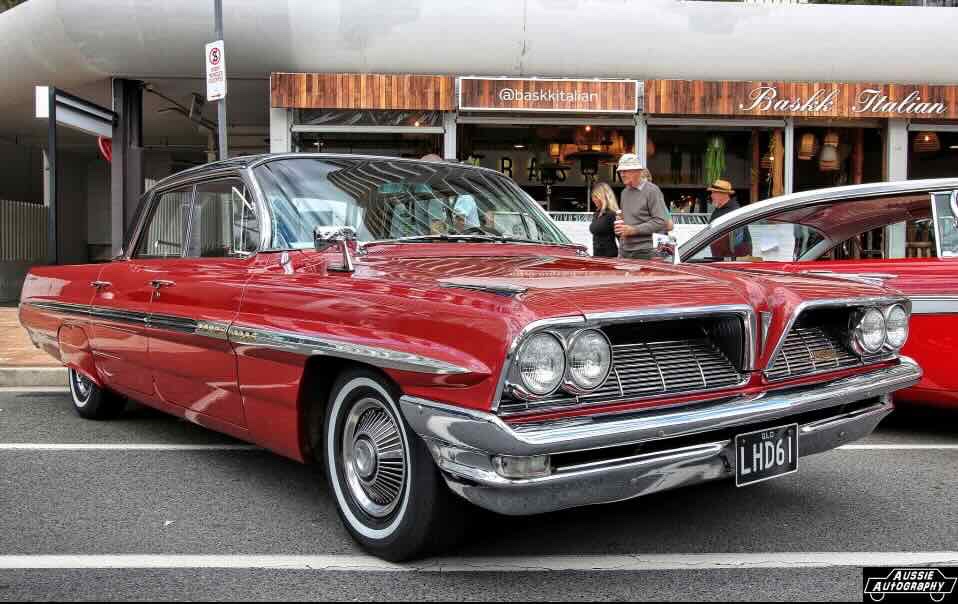 1961 PONTIAC BONNEVILLE SEDAN