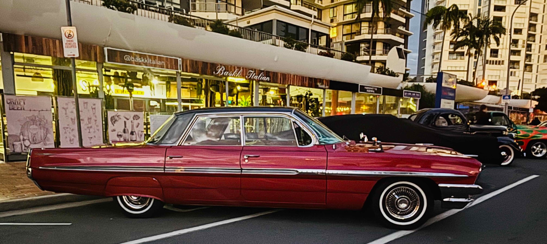 1961 PONTIAC BONNEVILLE SEDAN