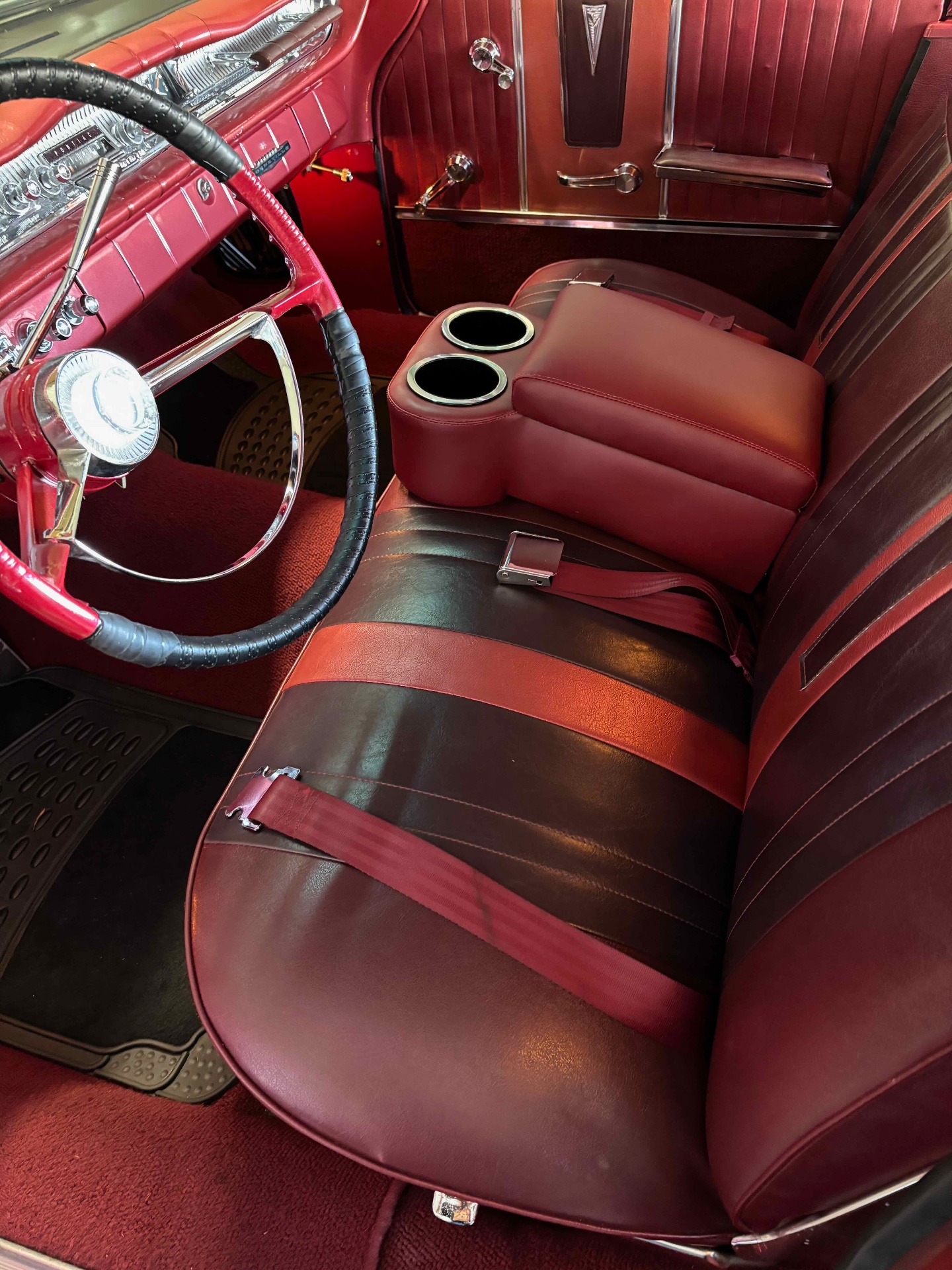 1961 PONTIAC BONNEVILLE SEDAN
