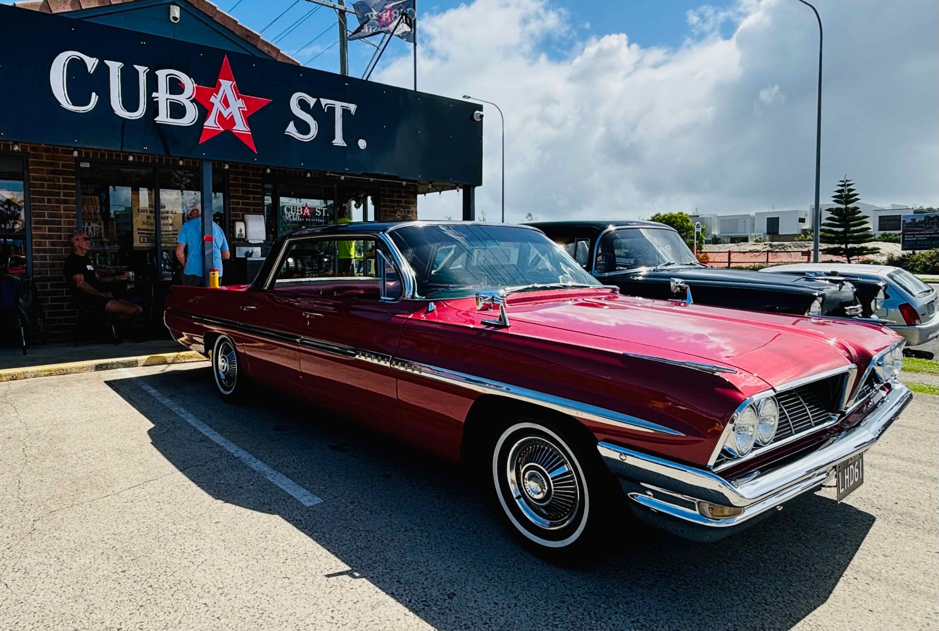 1961 PONTIAC BONNEVILLE SEDAN