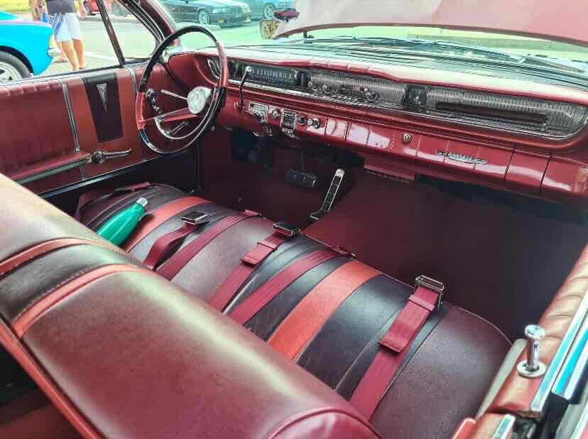 1961 PONTIAC BONNEVILLE SEDAN