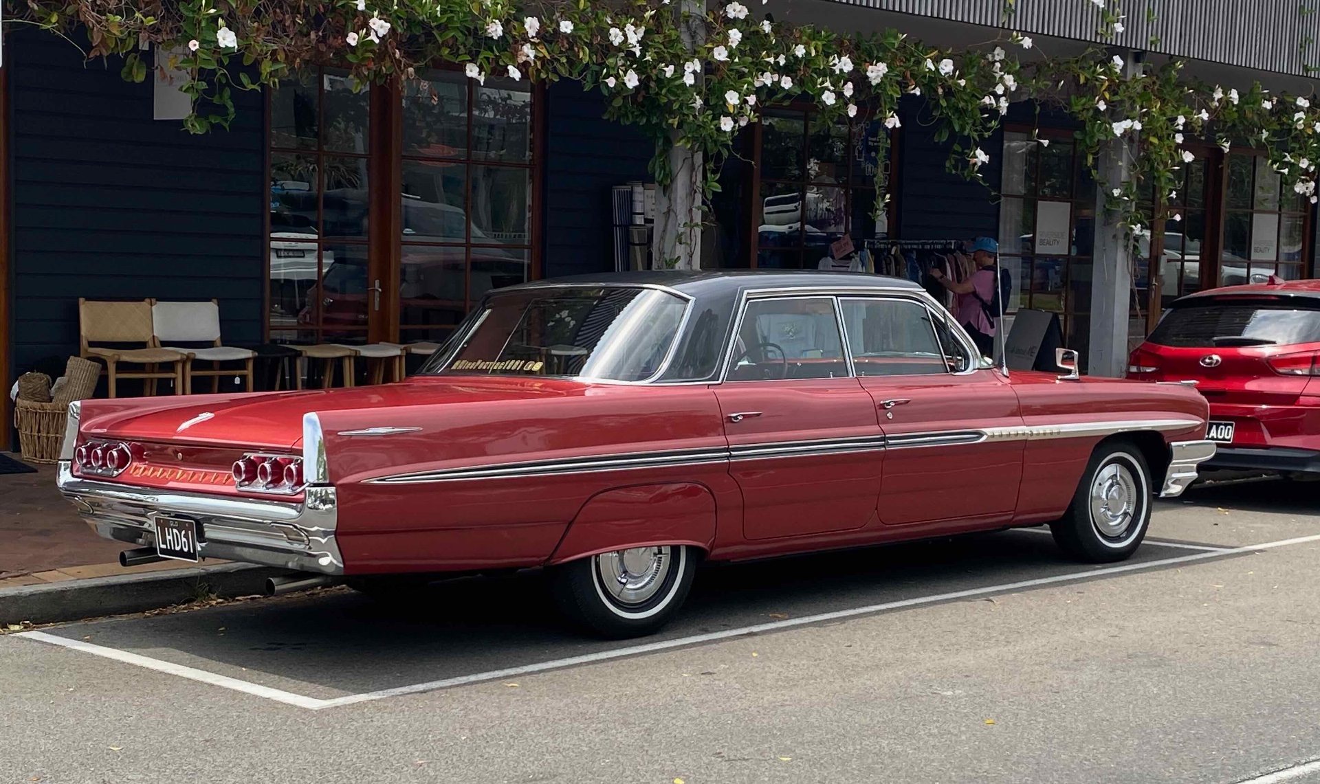 1961 PONTIAC BONNEVILLE SEDAN