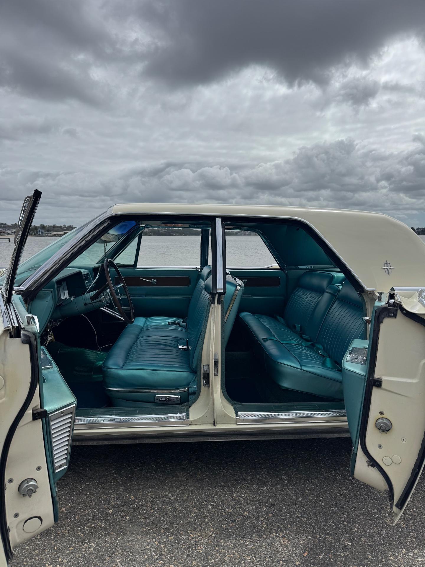 1962 LINCOLN CONTINENTAL SEDAN 