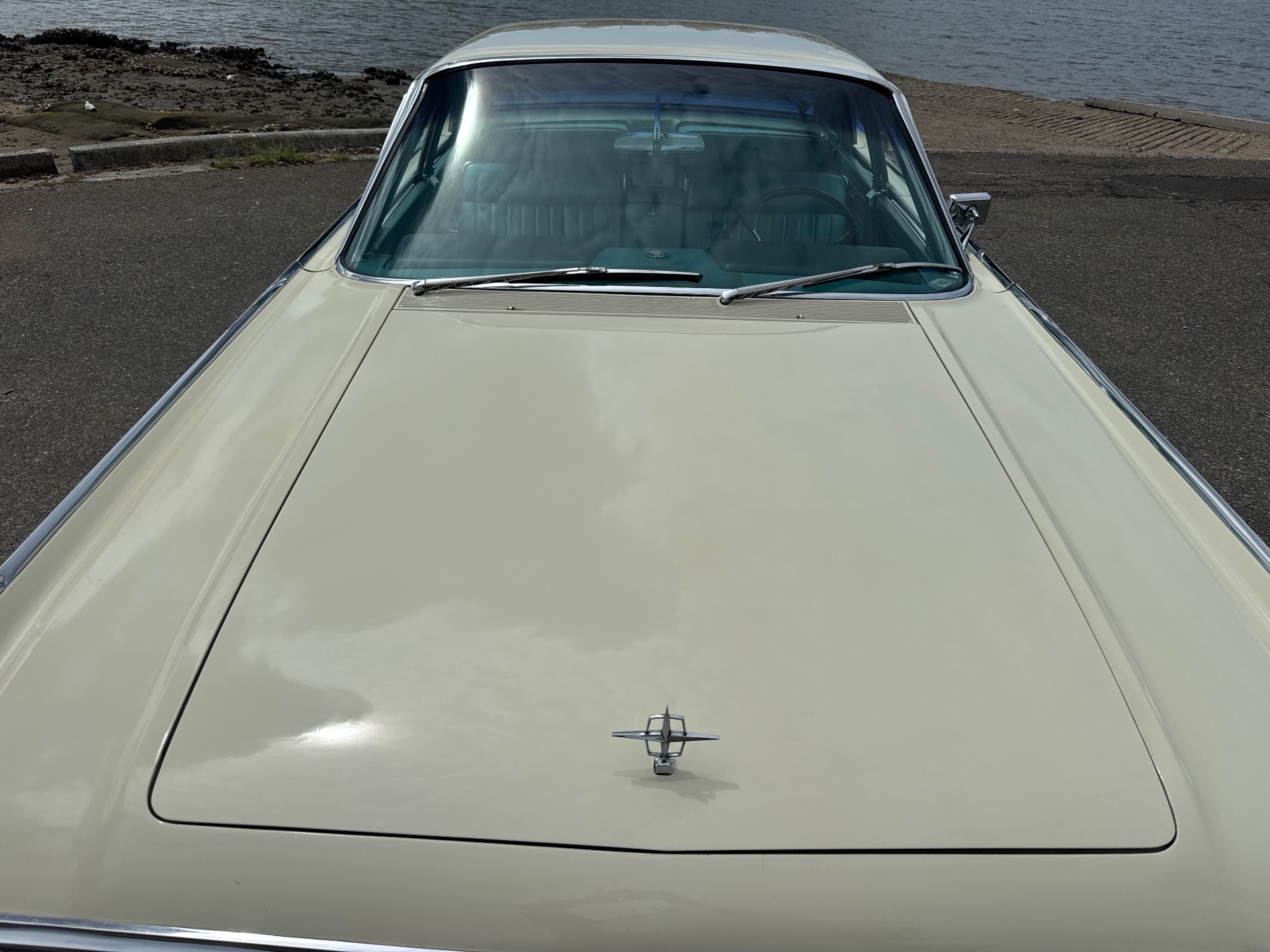 1962 LINCOLN CONTINENTAL SEDAN 