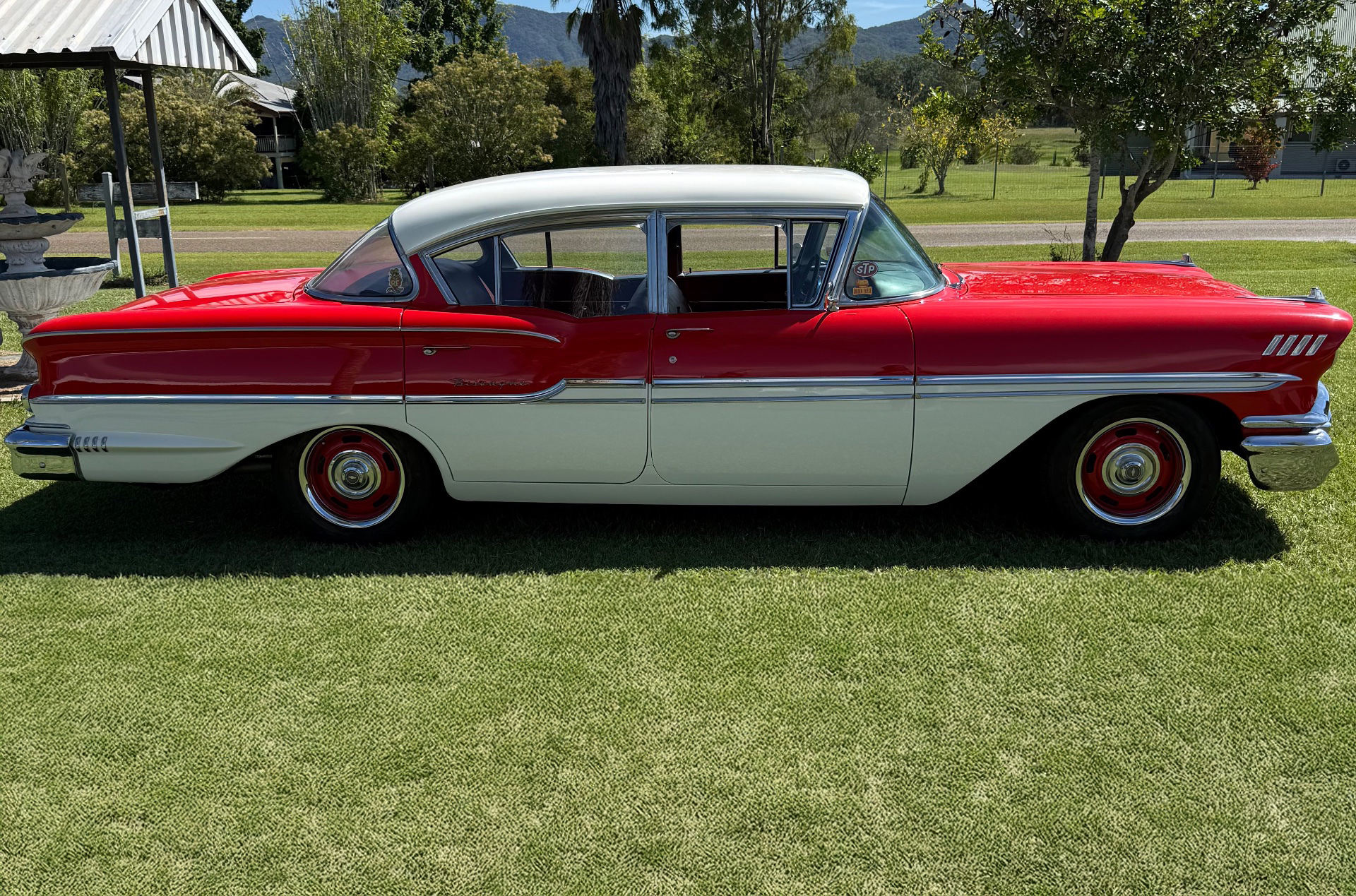 1958 CHEVROLET BISCAYNE SEDAN 