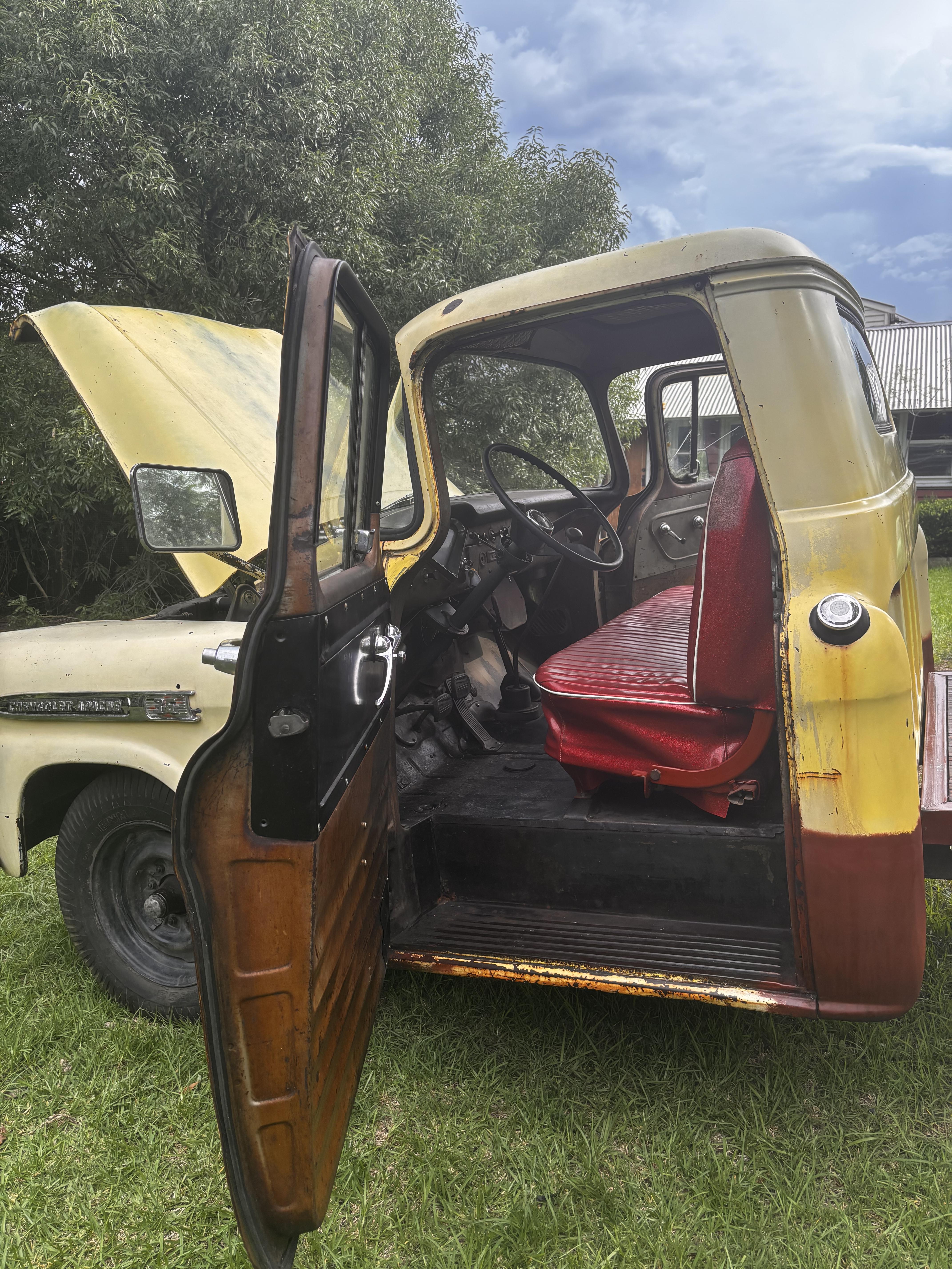 1959 CHEVROLET APACHE 2D UTILITY 