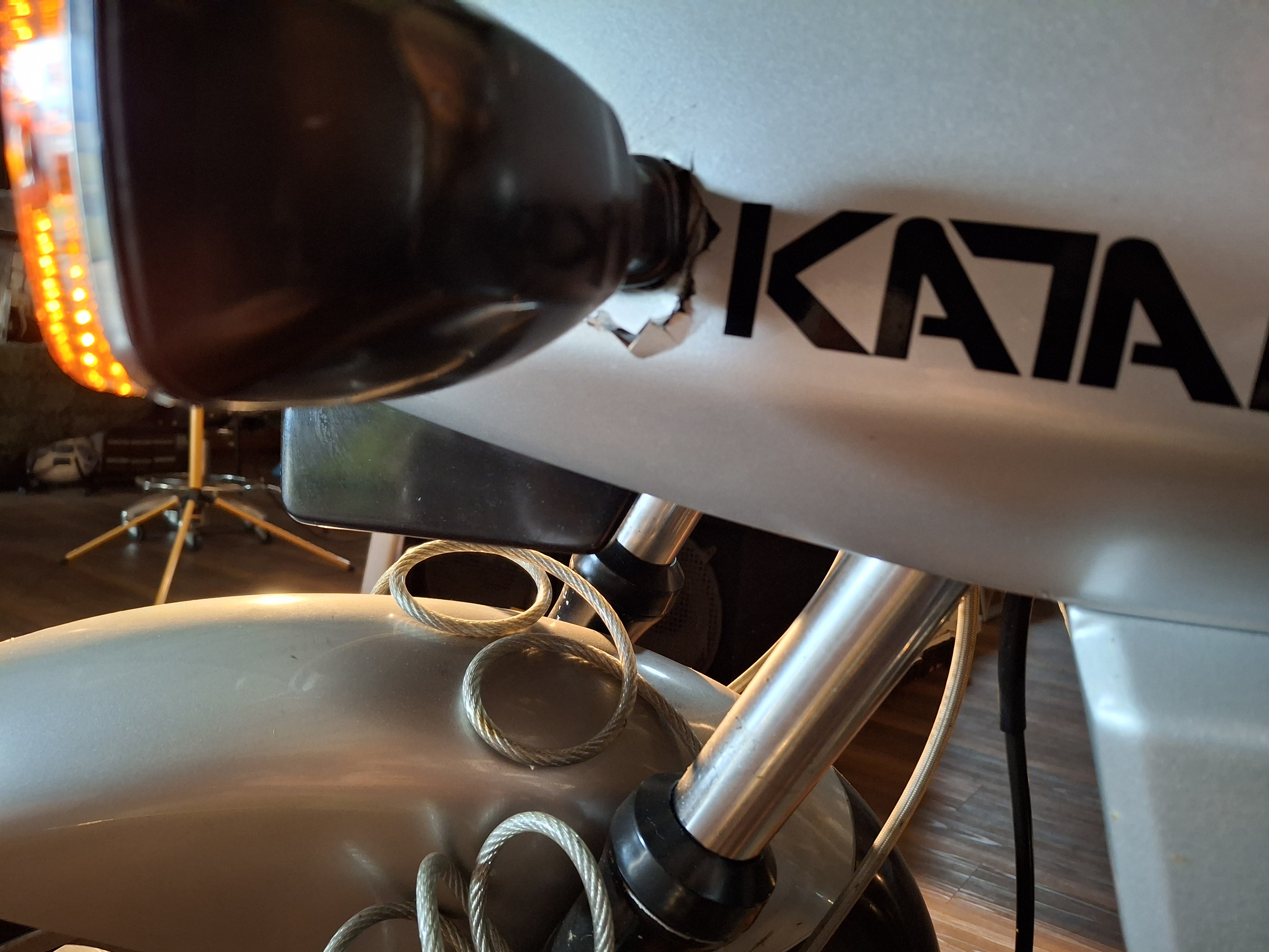 1983 SUZUKI GSX1100S KATANA ROAD