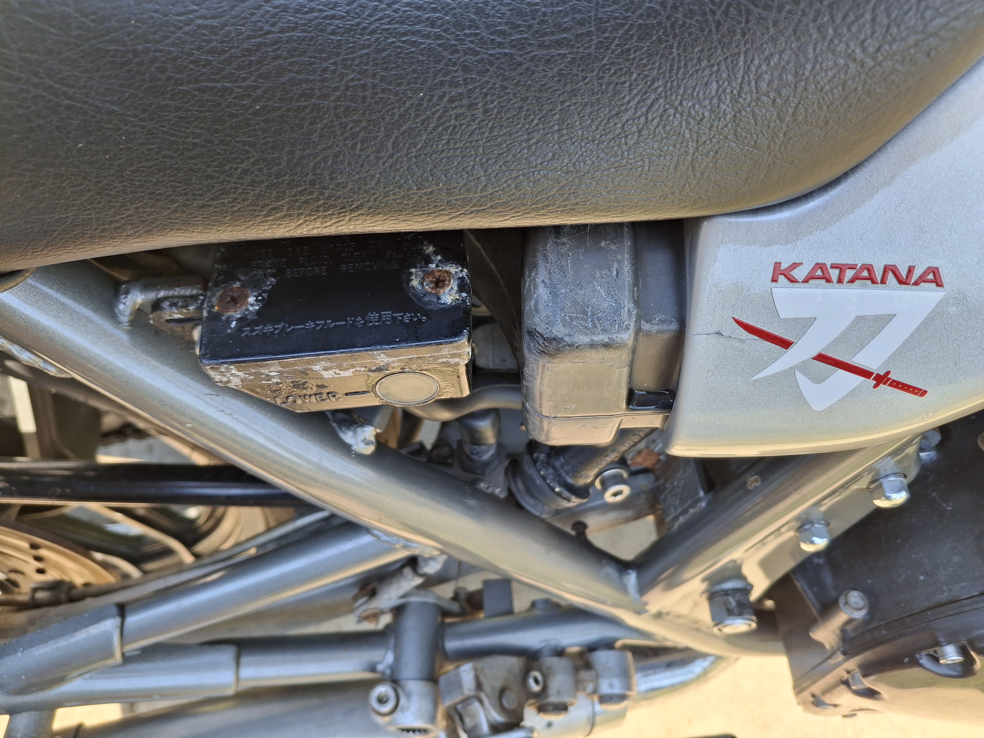 1983 SUZUKI GSX1100S KATANA ROAD