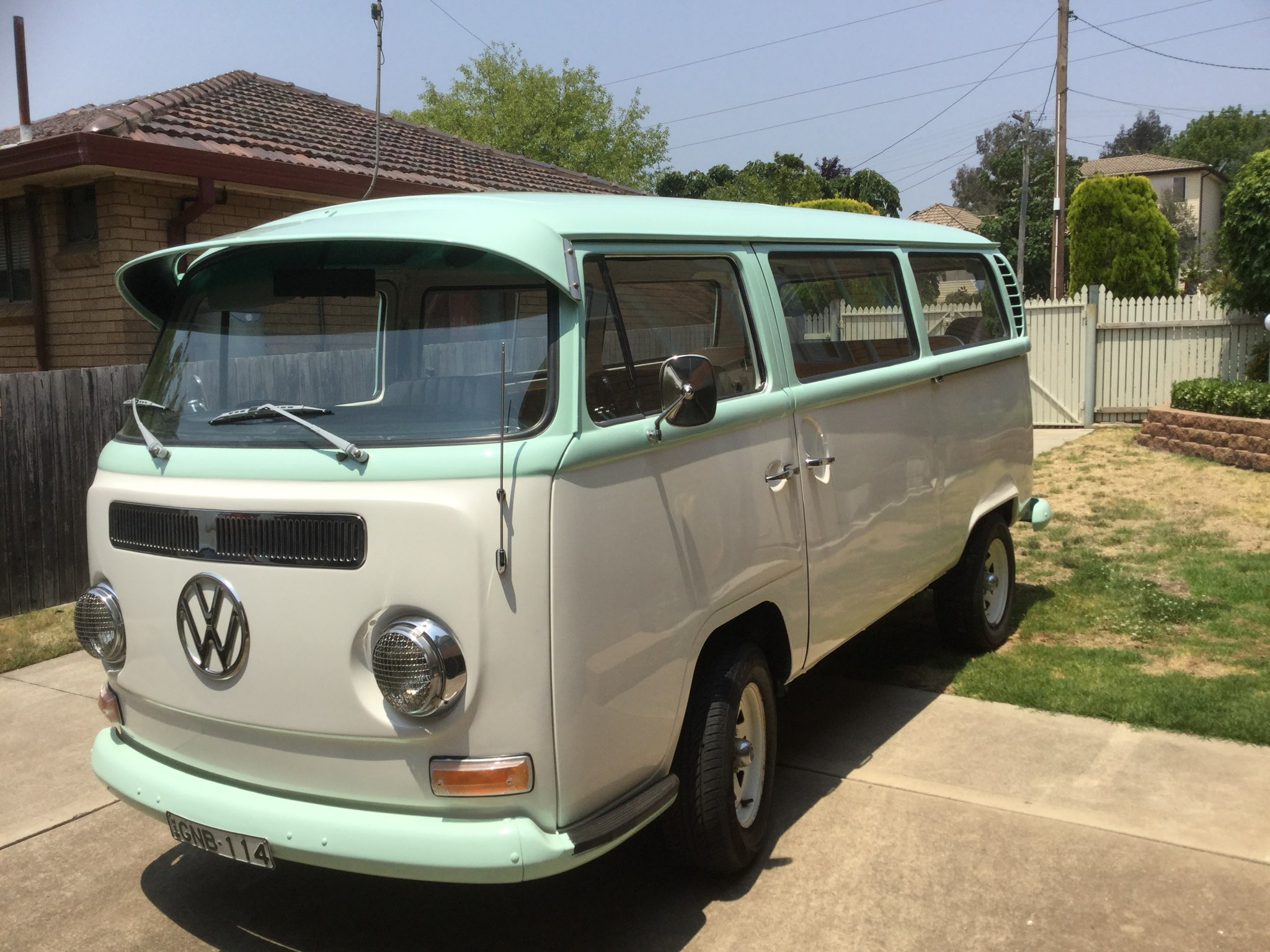 1971 VOLKSWAGEN KOMBI 4 SP MANUAL VAN