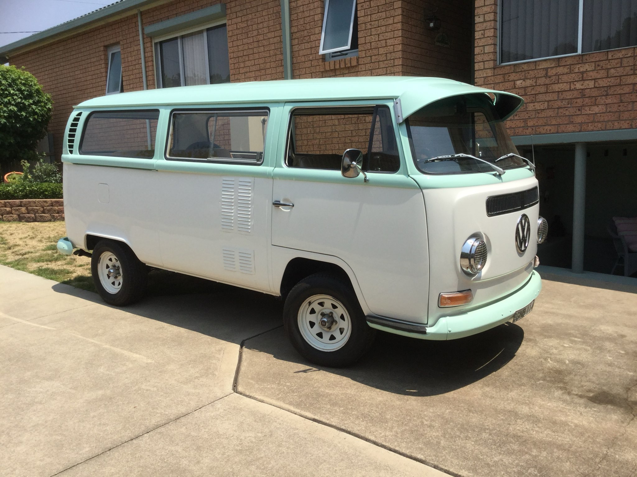 1971 VOLKSWAGEN KOMBI 4 SP MANUAL VAN