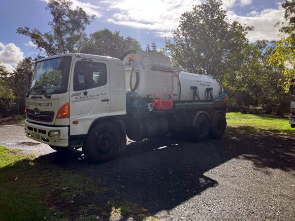 2005 HINO FM1J00A LIQUID WASTE TANKER