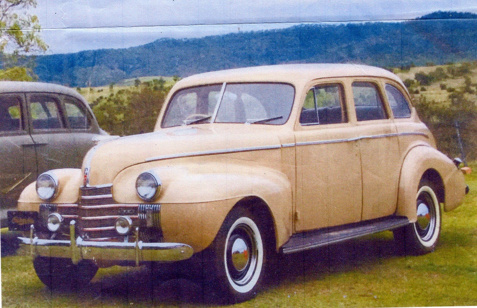 1940 OLDSMOBILE SERIES 70 4 DR SEDAN
