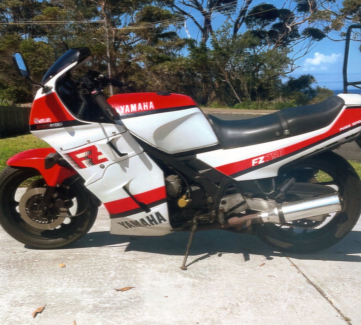 1985 YAMAHA FZ750 ROAD 