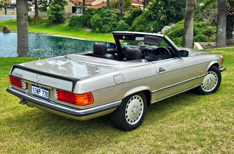 1986 MERCEDES-BENZ 500SL AUTOMATIC SPORTS CONVERTIBLE