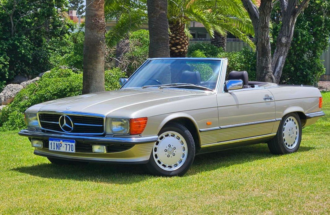 1986 MERCEDES-BENZ 500SL AUTOMATIC SPORTS CONVERTIBLE