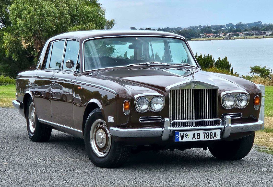 1973 ROLLS-ROYCE SILVER SHADOW AUTOMATIC SEDAN 