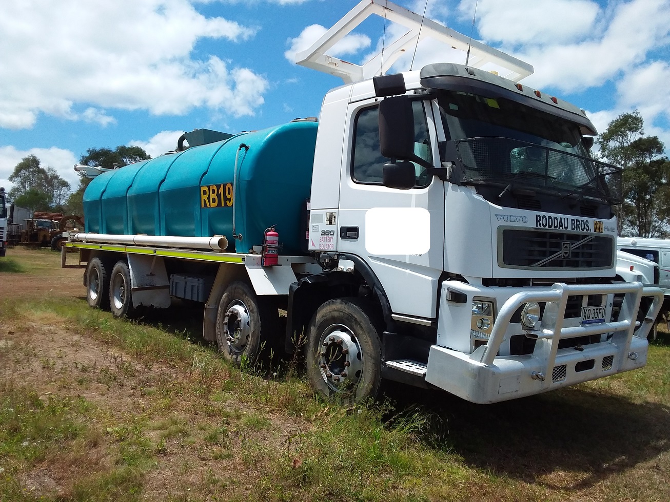 2003 VOLVO FM 12 TRAY WITH WATER TANK
